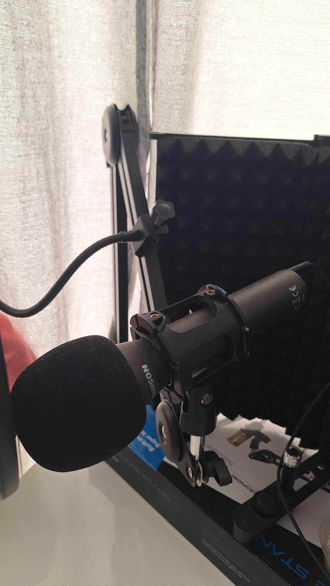 Samson Q2U Dynamic USB-C/XLR Microphone for Streaming and Podcasting customer photo 2
