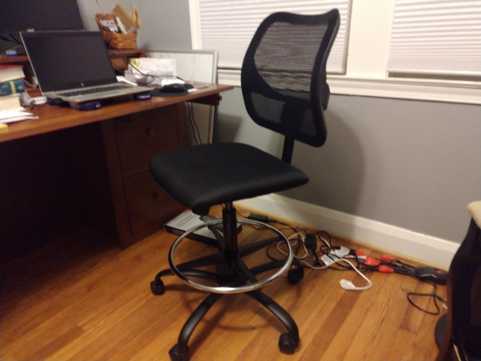 Safco Vue Office Chair, Heavy Duty Stool, 400 lbs Capacity, Ergonomic Mesh Back, 360 Swivel Seat, 5-Star Base, Big and Tall, Black customer photo 1