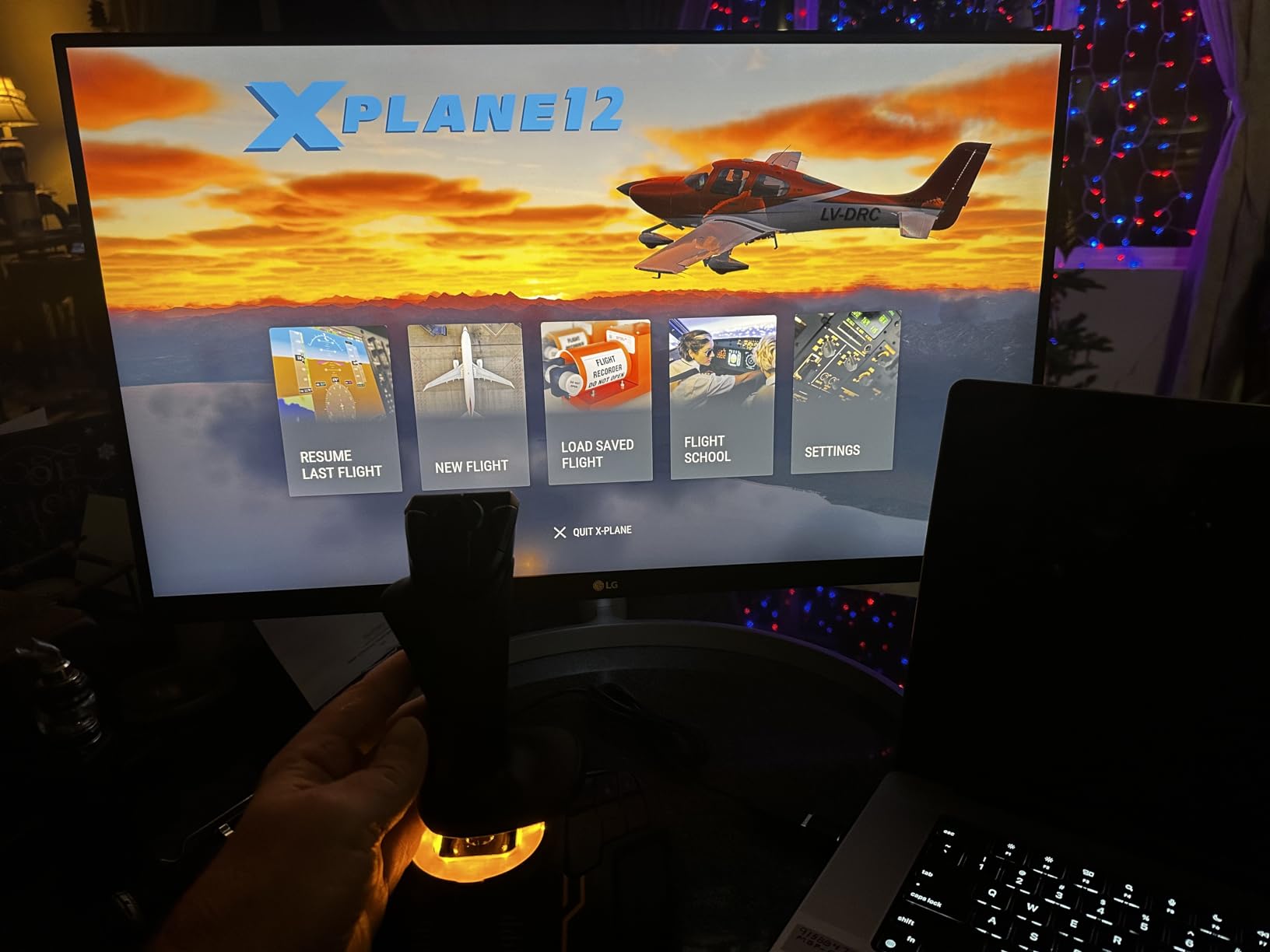 Thrustmaster T16000M FCS - Precision Combat Flight Sim Joystick - PC | Drift-free H.E.A.R.T sensors, 16 programable buttons, 8-way hat switch, 4 axes, twist rudder, integrated throttle customer photo 2