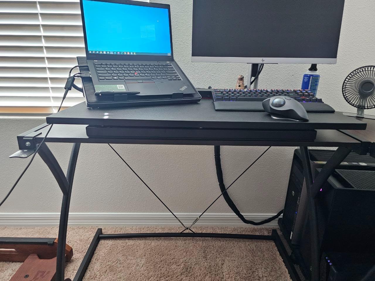Mount-It! Standing Desk Converter 32 x 22 Inch, Sit Stand Desk Riser with Gas Spring Lift, Slim Low Profile, Preassembled customer photo 2