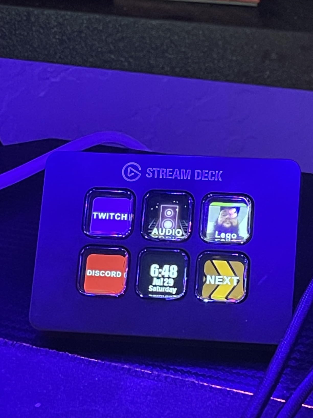 Elgato Stream Deck Mini, 6 Customizable LCD Macro Keys | Compatible with Zoom, Teams, Office, Adobe apps and more, Drag-and-drop setup, Multi-action sequencing, Works Mac and PC customer photo 2