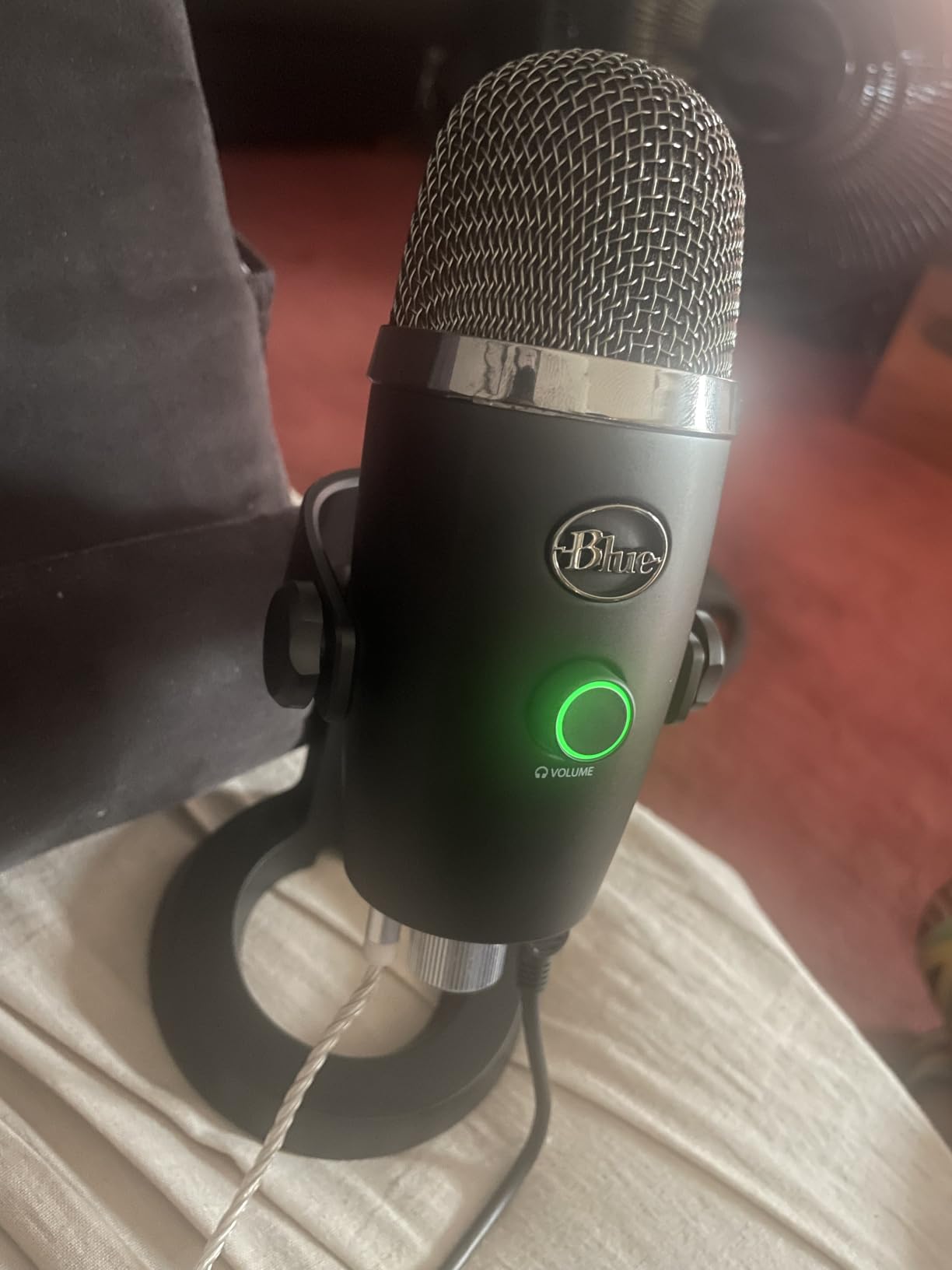 Logitech for Creators Blue Yeti Nano USB Microphone for Gaming, Streaming, Podcasting, Twitch, YouTube, Discord, Recording for PC and Mac, Plug & Play -Blackout customer photo 1