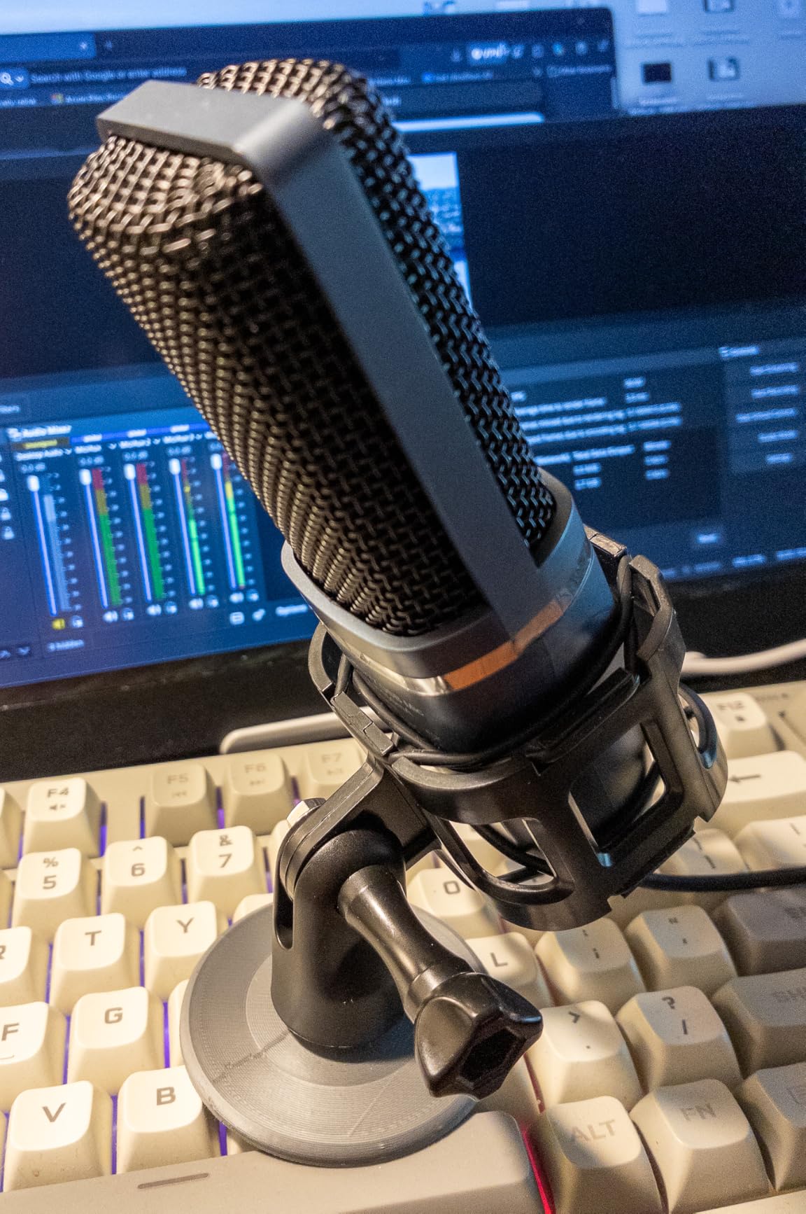 TONOR TC-777 USB Condenser Microphone for Streaming and Podcasting customer photo 1