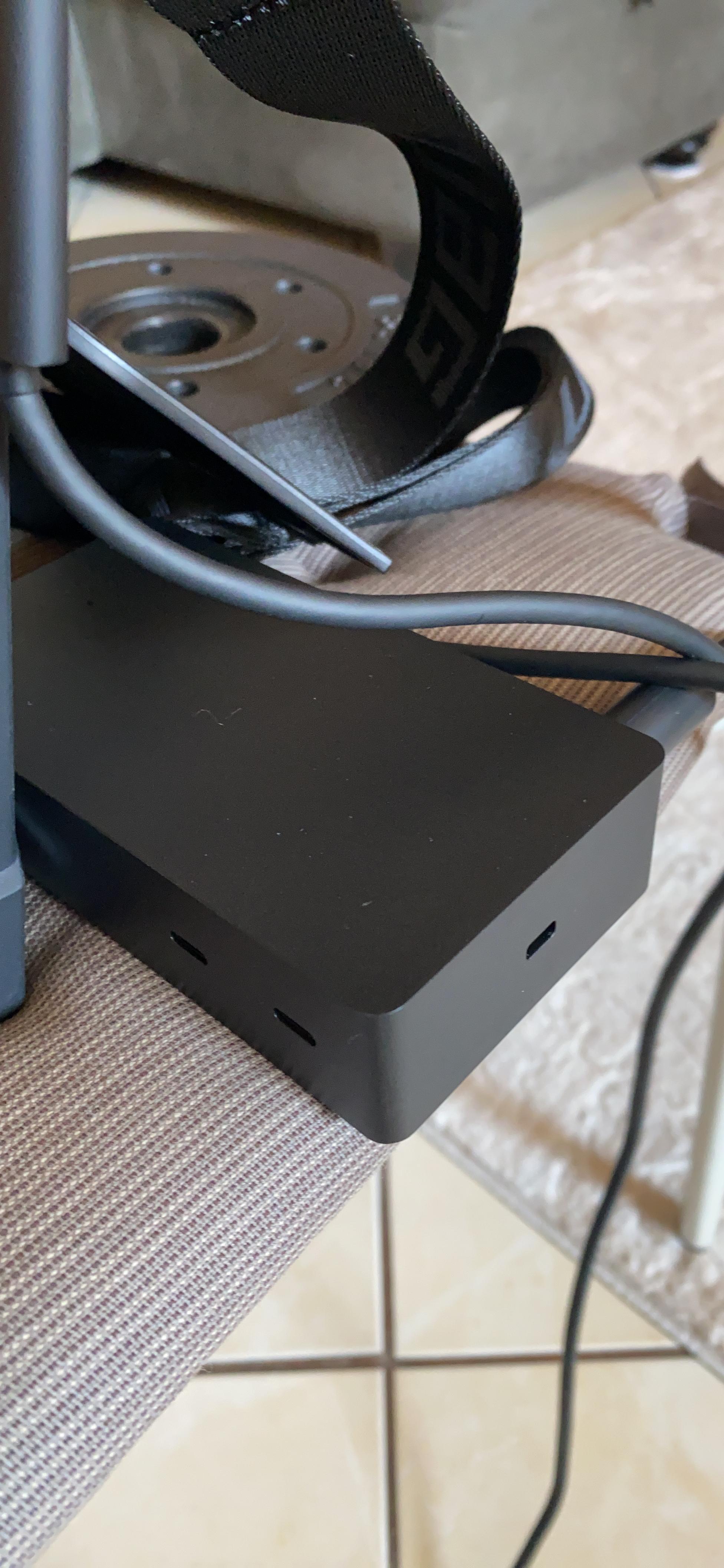 Microsoft Surface Dock 2 customer photo 1