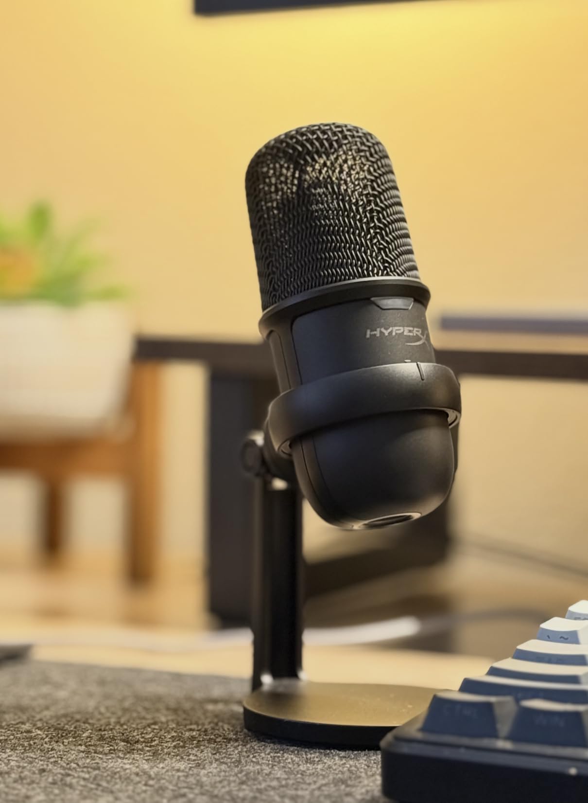 HyperX SoloCast USB Condenser Gaming Microphone for Streaming and Podcasts customer photo 1