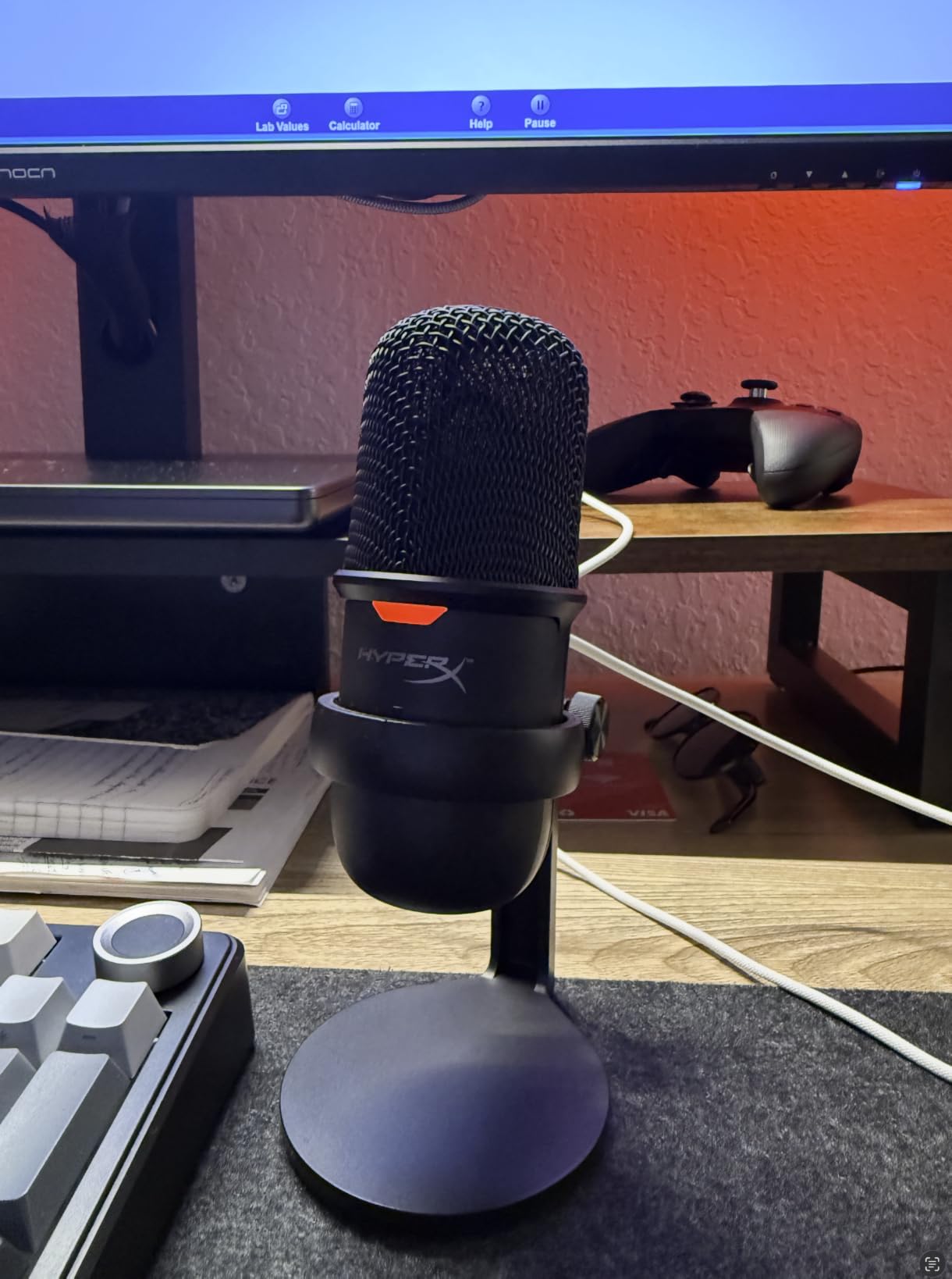 HyperX SoloCast USB Condenser Gaming Microphone for Streaming and Podcasts customer photo 2