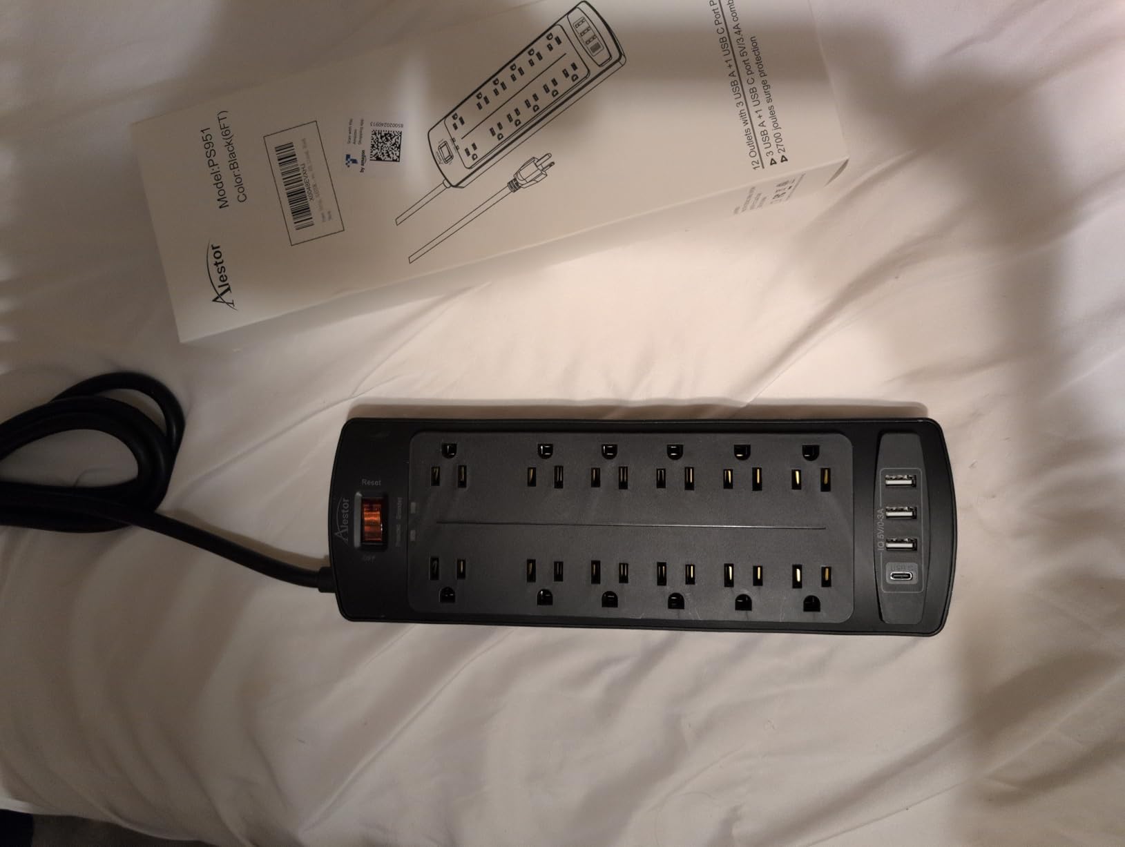 ALESTOR 6 Ft Surge Protector Power Strip with 12 Outlets and 4 USB Ports | 2700 Joules, 6 Feet Heavy Duty Extension Cord with Multiple Outlets for Home, Office, Dorm Room, ETL Listed, Black customer photo 2