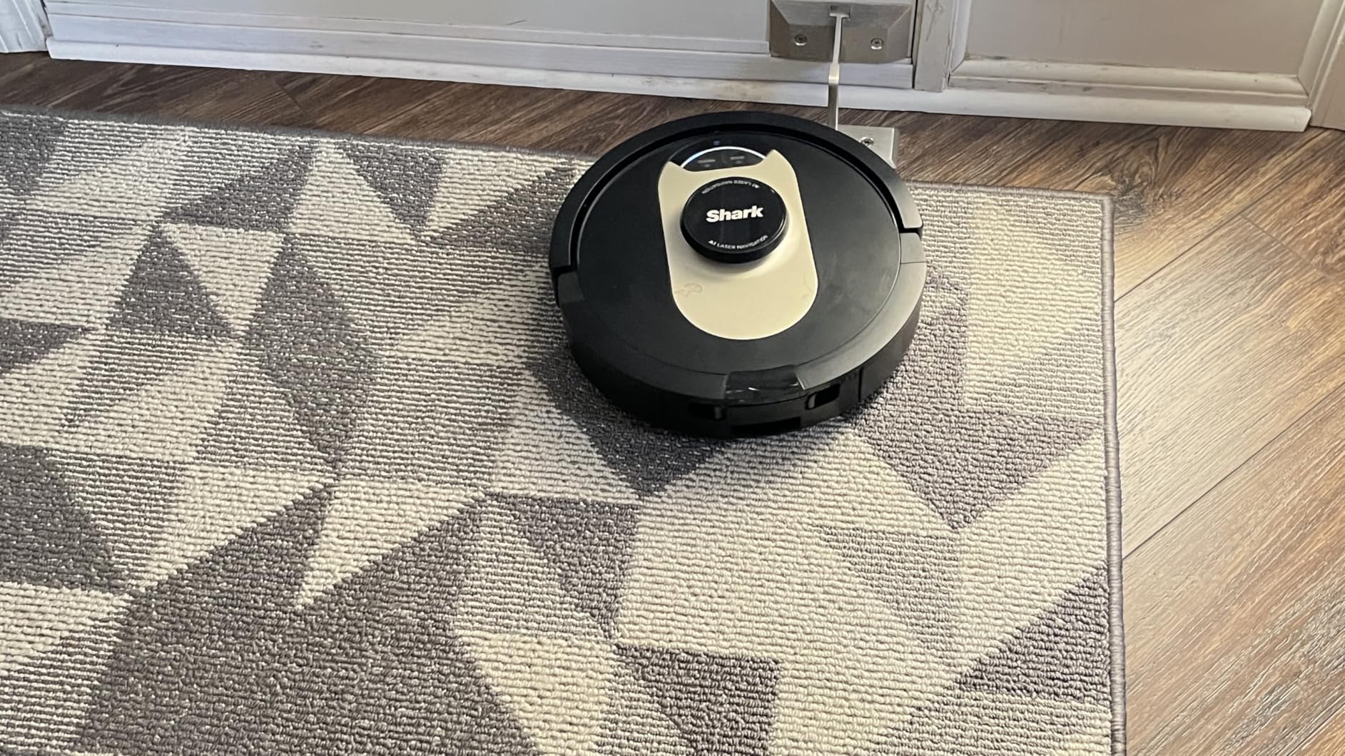 Shark AV2501AE AI Robot Vacuum with XL HEPA Self-Empty Base, Bagless, 60-Day Capacity, LIDAR Navigation, Perfect for Pet Hair, Compatible with Alexa, Wi-Fi Connected, Carpet & Hard Floor, Black customer photo 1