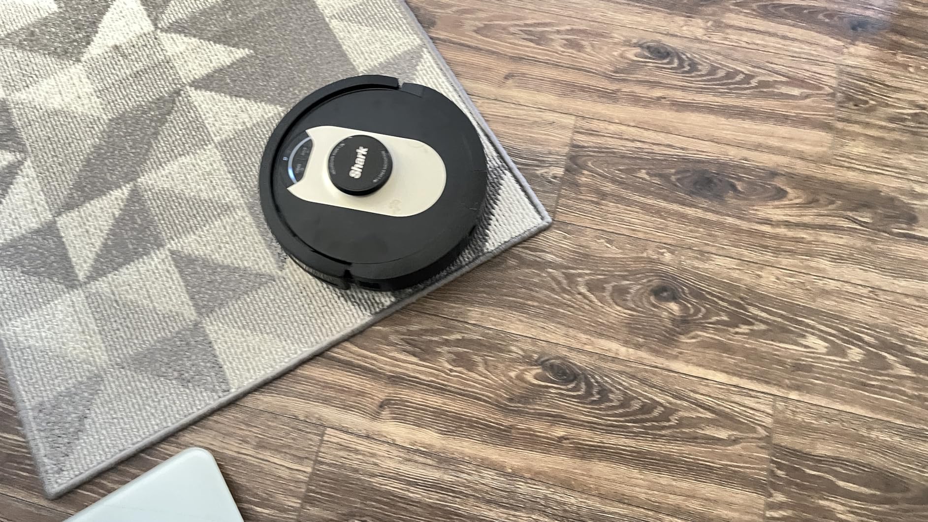 Shark AV2501AE AI Robot Vacuum with XL HEPA Self-Empty Base, Bagless, 60-Day Capacity, LIDAR Navigation, Perfect for Pet Hair, Compatible with Alexa, Wi-Fi Connected, Carpet & Hard Floor, Black customer photo 2