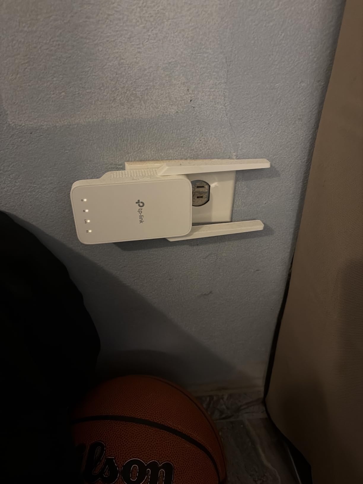 TP-Link AC1200 WiFi Extender - 1.2Gbps Home Signal Booster, Dual Band 5GHz/2.4GHz, Up to 1600 Sq.ft and 32 Devices, EasyMesh Compatible, One Ethernet Port (RE315) customer photo 1