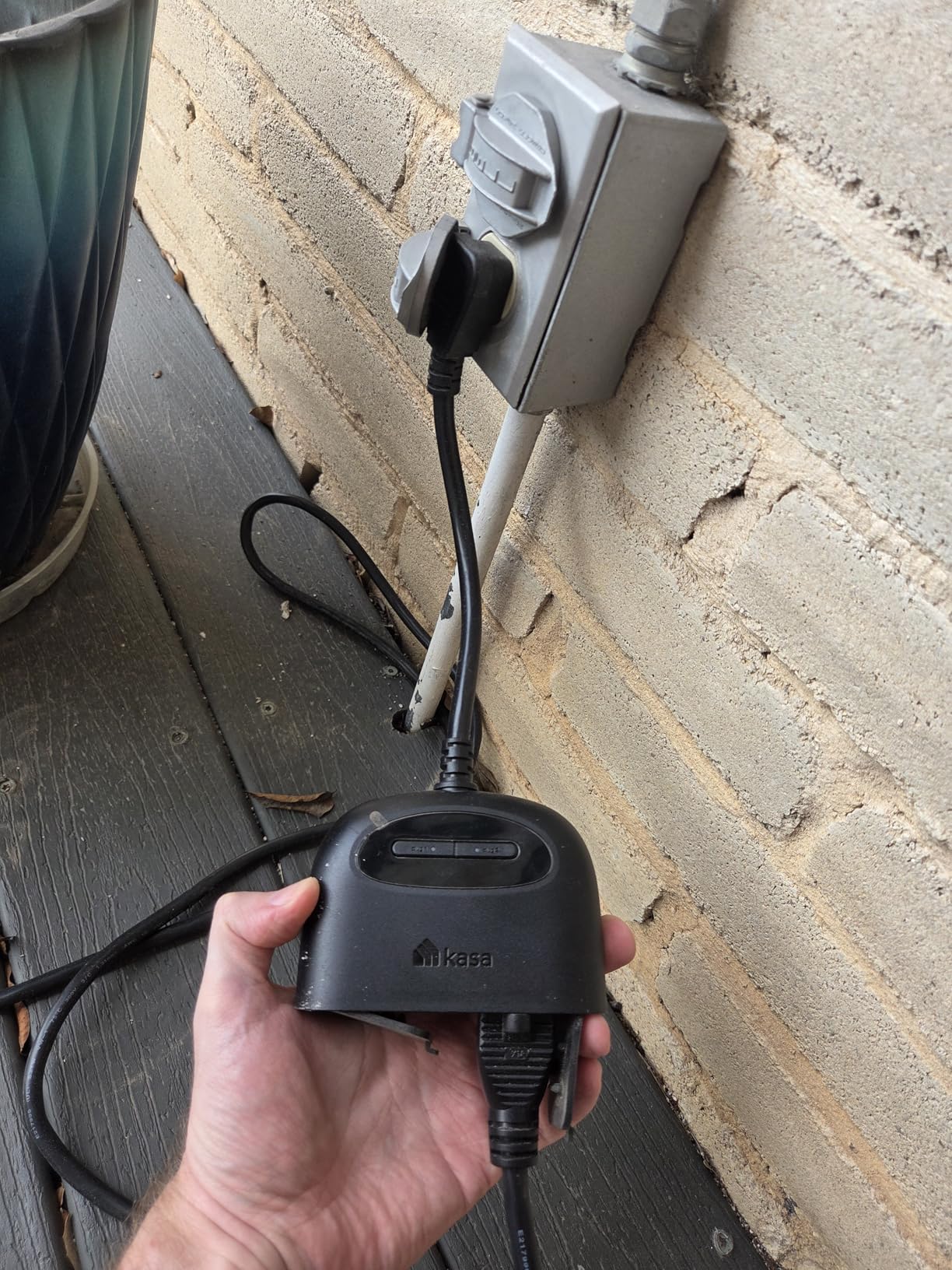 Kasa Outdoor Smart Plug, Smart Home Wi-Fi Outlet with 2 Sockets, EP40 | IP64 Weather Resistance, Compatible with Alexa, Google Home, No Hub Required, ETL Certified, Black customer photo 1