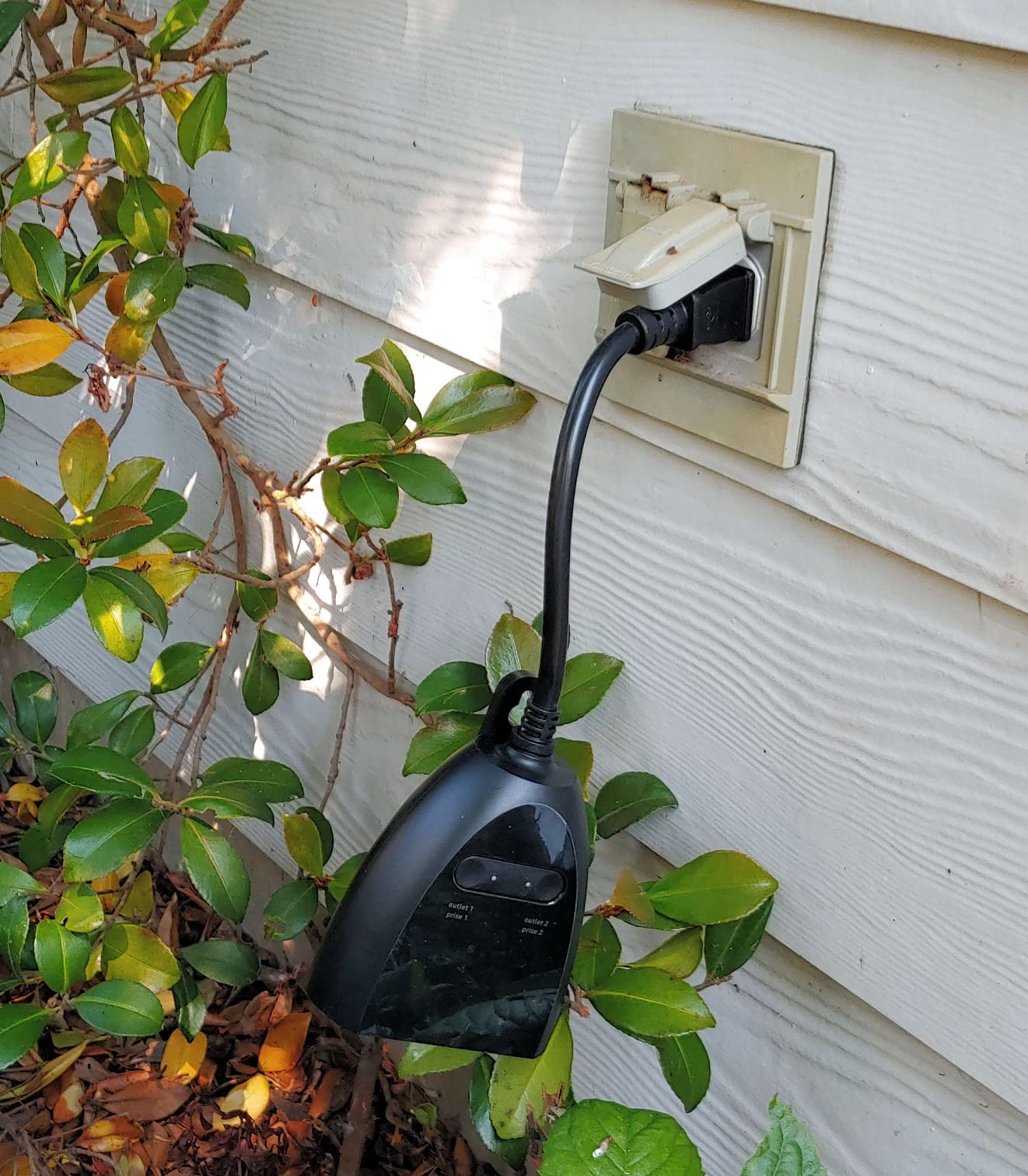 Amazon Basics Outdoor Smart Plug with 2 Individually Controlled Outlets, Works with Alexa Only, Voice Control, Weather Resistant, 2.4 GHz Wi-Fi, No Hub Required, Black customer photo 1