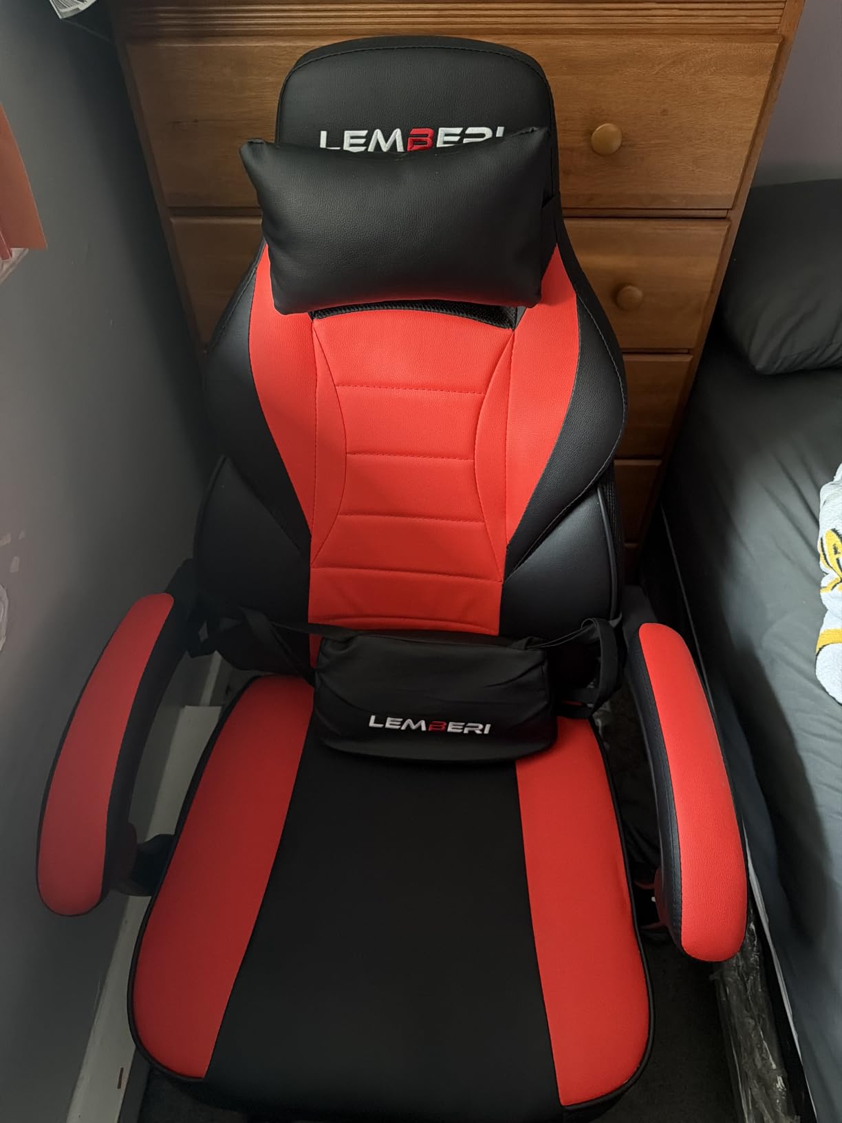 LEMBERI Big and Tall Gaming Chair 400lb Capacity, Heavy-Duty Office Chair with Reinforced Footrest, Wide Seat High Back PC Desk Chair with Linkage Armrests, Thickened Steel Frame, PU Leather, Red customer photo 1