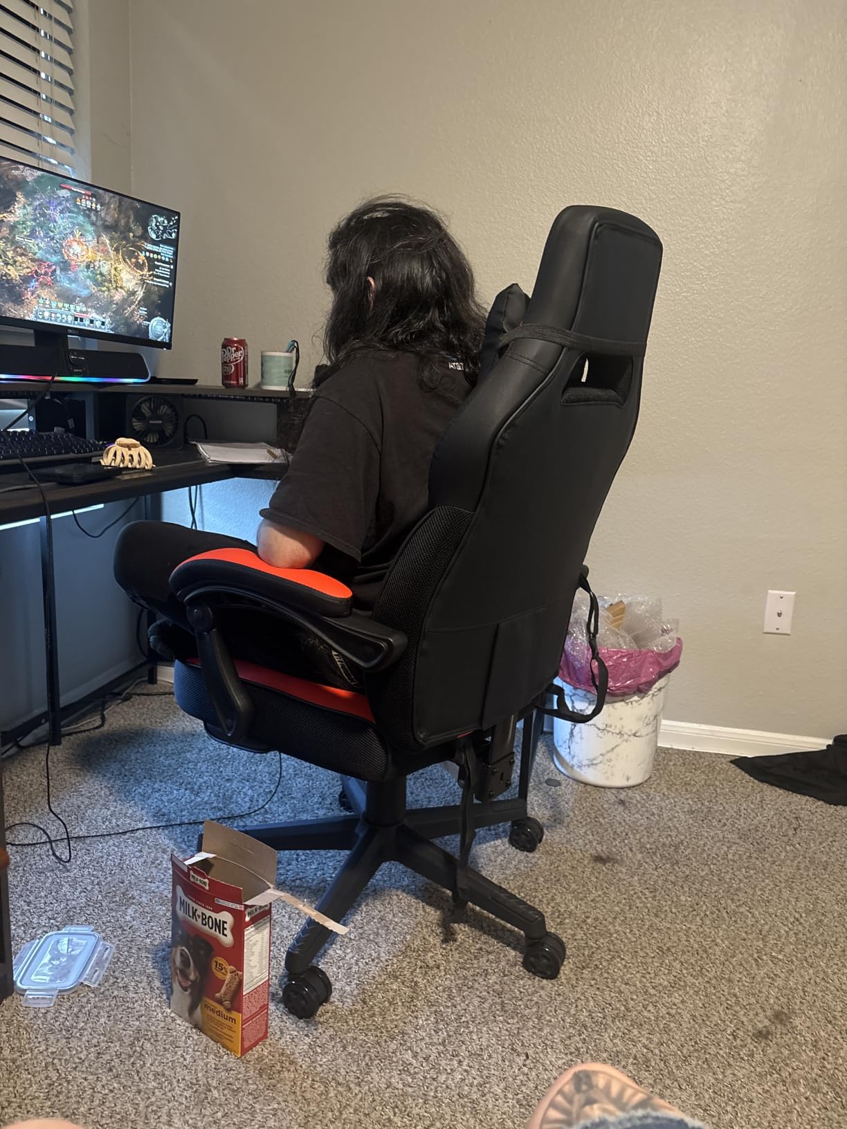 LEMBERI Big and Tall Gaming Chair 400lb Capacity, Heavy-Duty Office Chair with Reinforced Footrest, Wide Seat High Back PC Desk Chair with Linkage Armrests, Thickened Steel Frame, PU Leather, Red customer photo 2