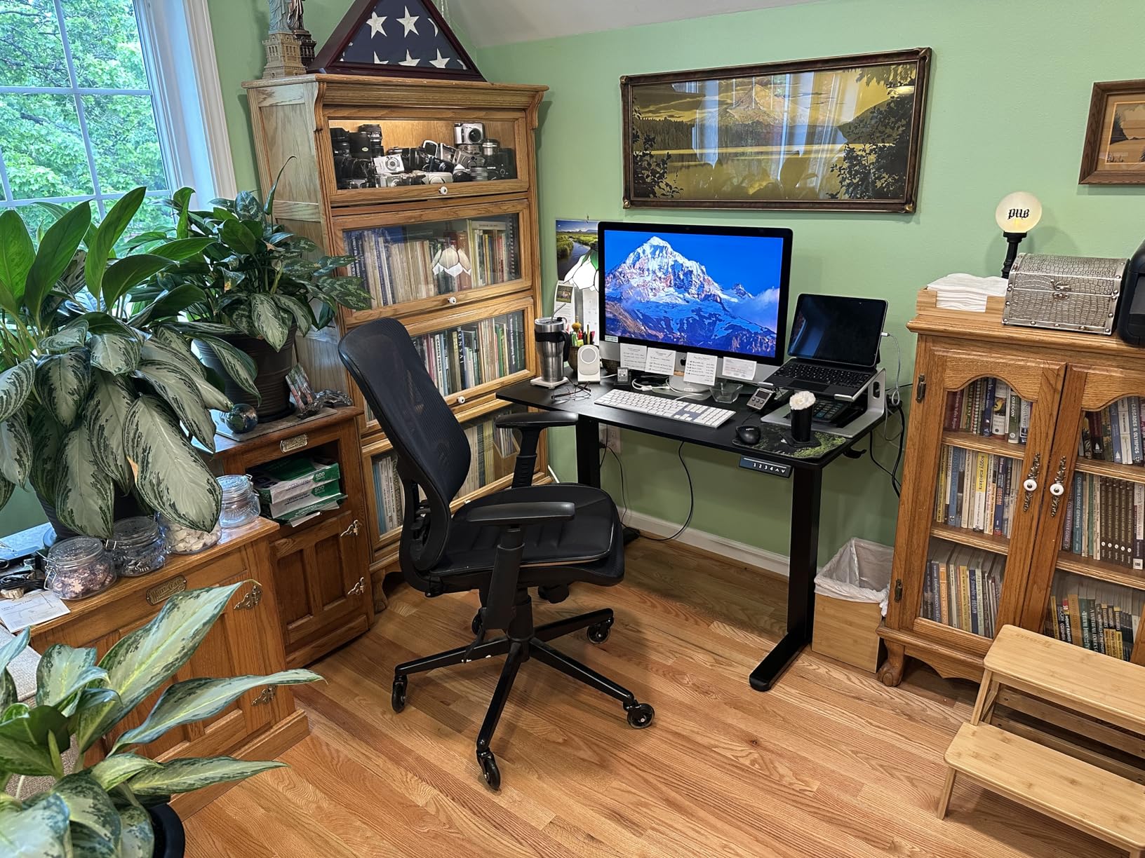 ErGear Height Adjustable Electric Standing Desk, 48 x 24 Inches Sit Stand up Desk, Memory Computer Home Office Desk, Black customer photo 1