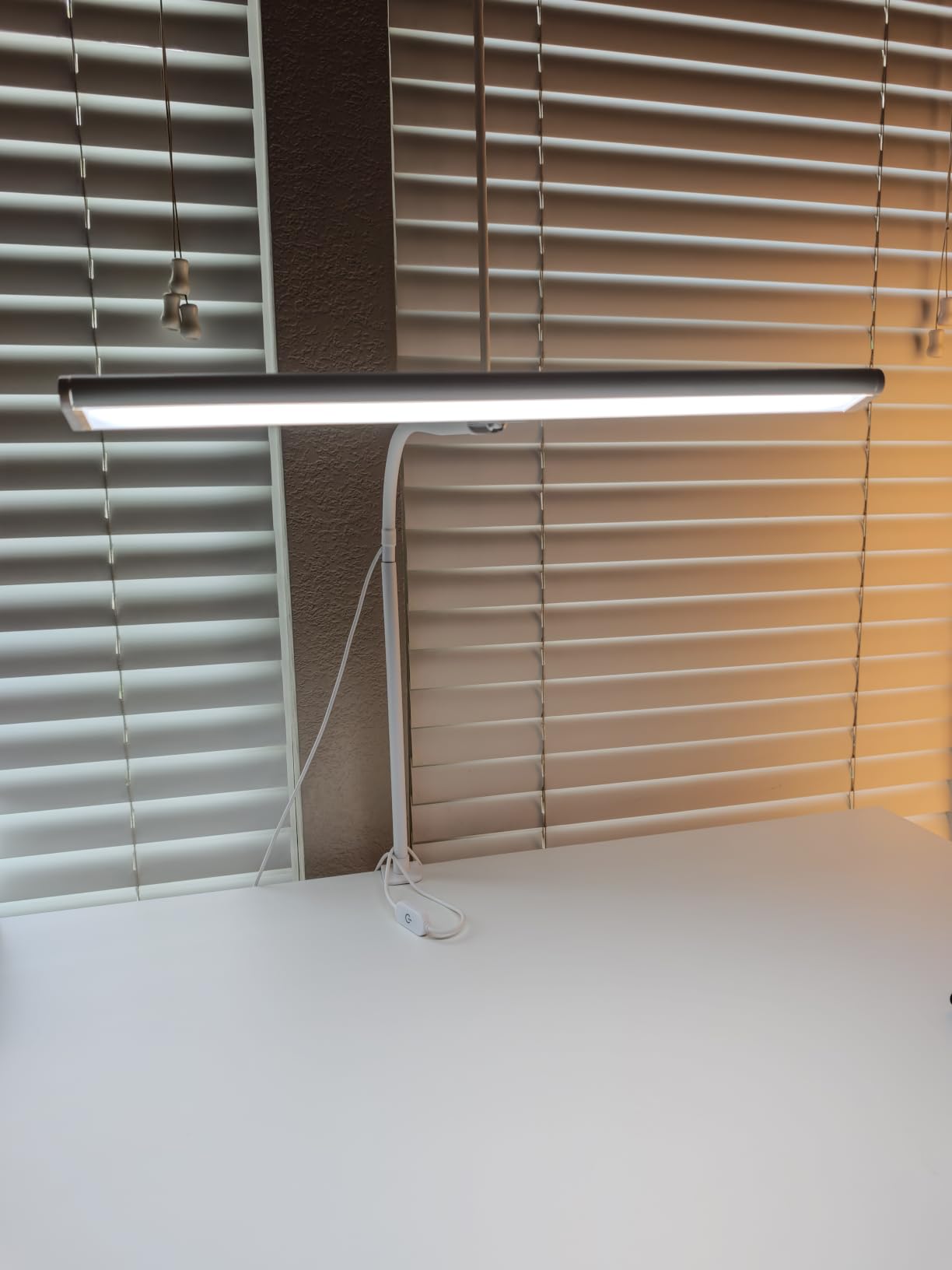 Airlonv LED Desk Lamp for Office Home, Eye-Caring Desk Light with Stepless Dimming Adjustable Flexible Gooseneck, 10W USB Adapter Desk Lamp with Clamp for Reading, Study, Workbench (Black) customer photo 1