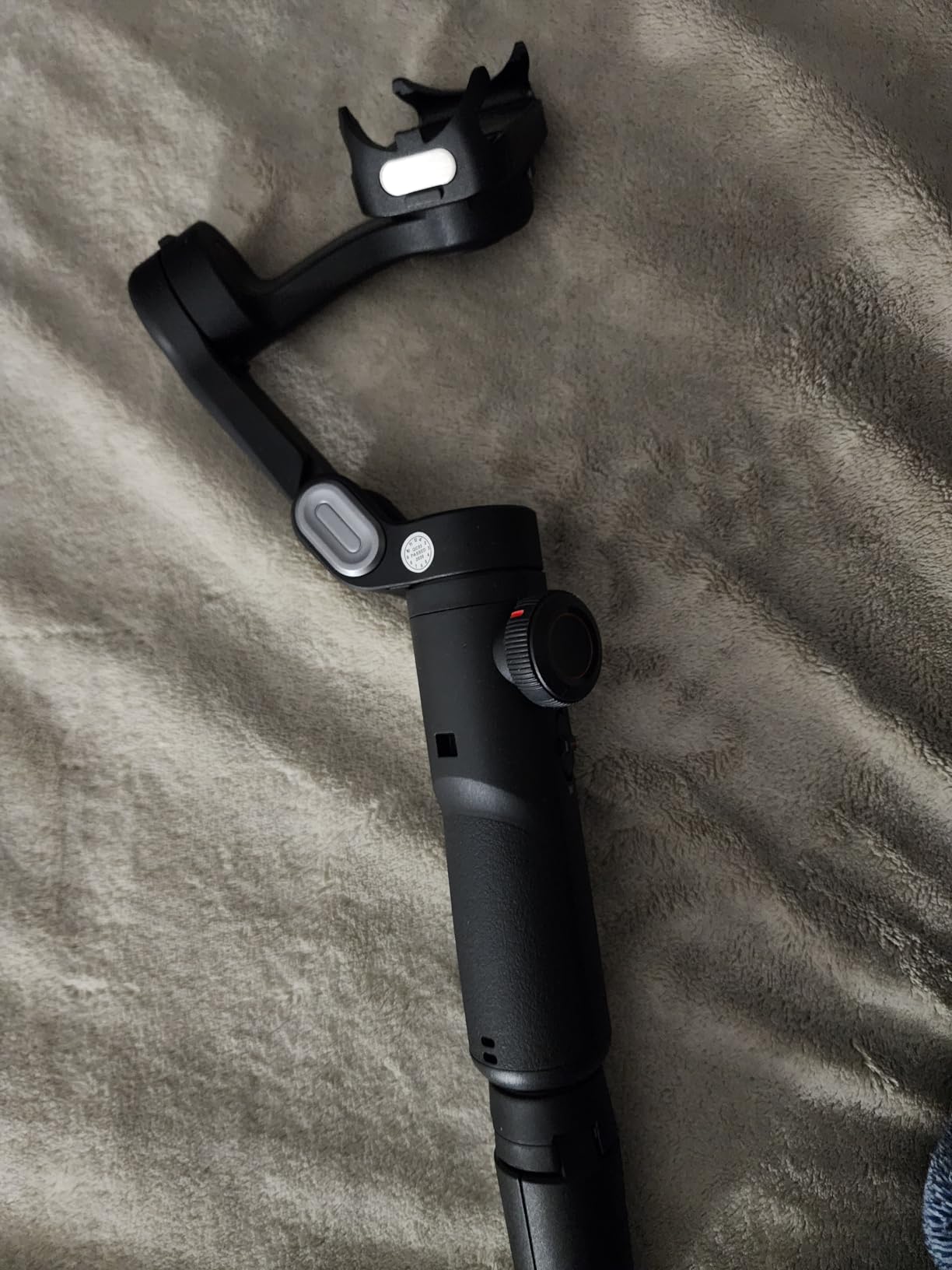 AOCHUAN Phone Gimbal Stabilizer, 3-Axis Smartphone Foldable Handheld Gimbal for iPhone with Focus Wheel, TikTok/YouTube Vlog Stabilizer for iPhone 17/16/15/14/13 Pro Max & Android - Smart XE customer photo 1