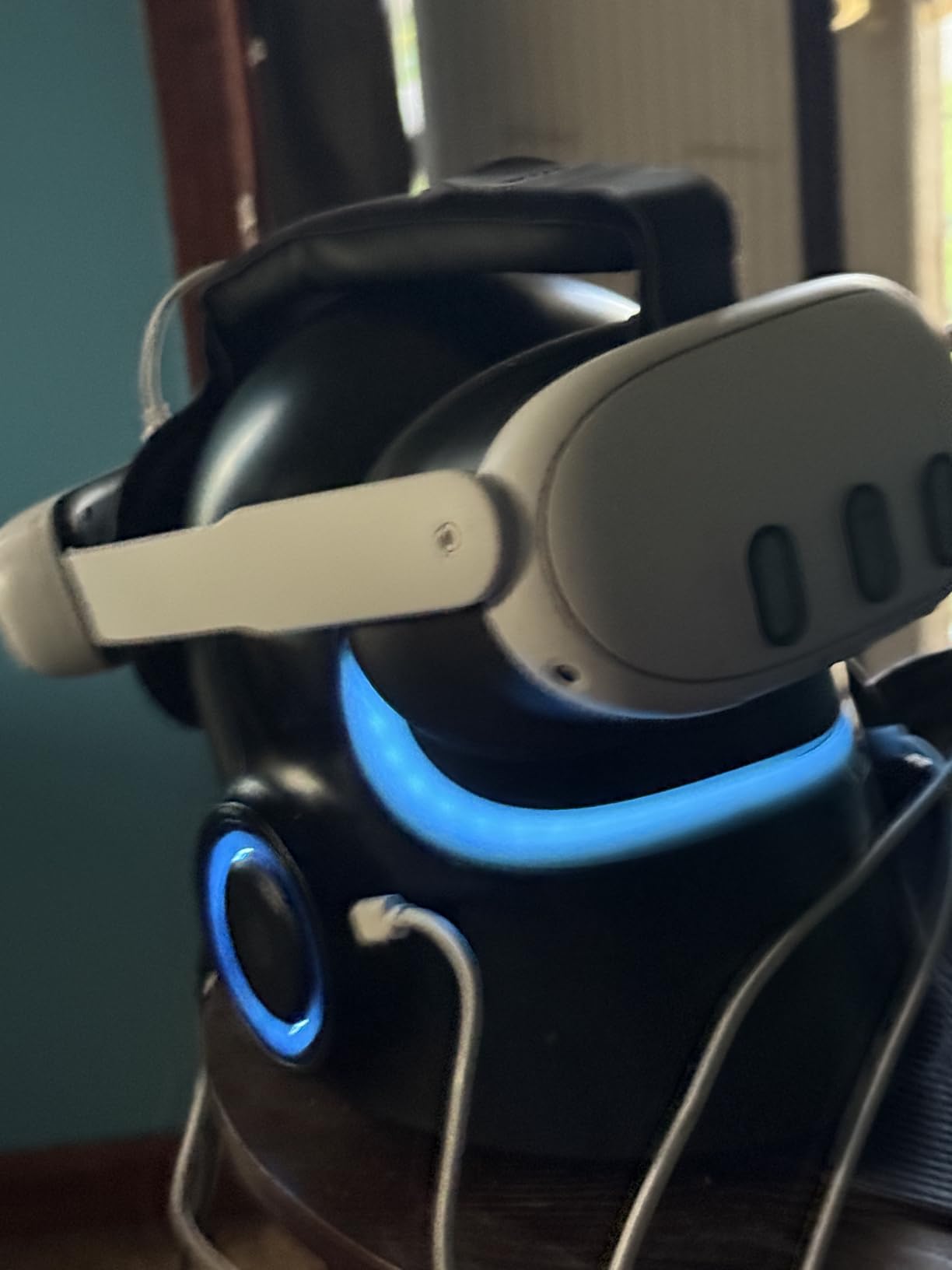 Meta Quest 3 512GB | VR Without Wires - Gorilla Tag Cardboard Monkenaut Bundle - Amazon Exclusive- Access to 100+ Games with a 3-Month Trial of Meta Horizon+ Included | Includes 512GB headset, 2 controllers, charging cable and power adapter for gaming, fitness and entertainment customer photo 2