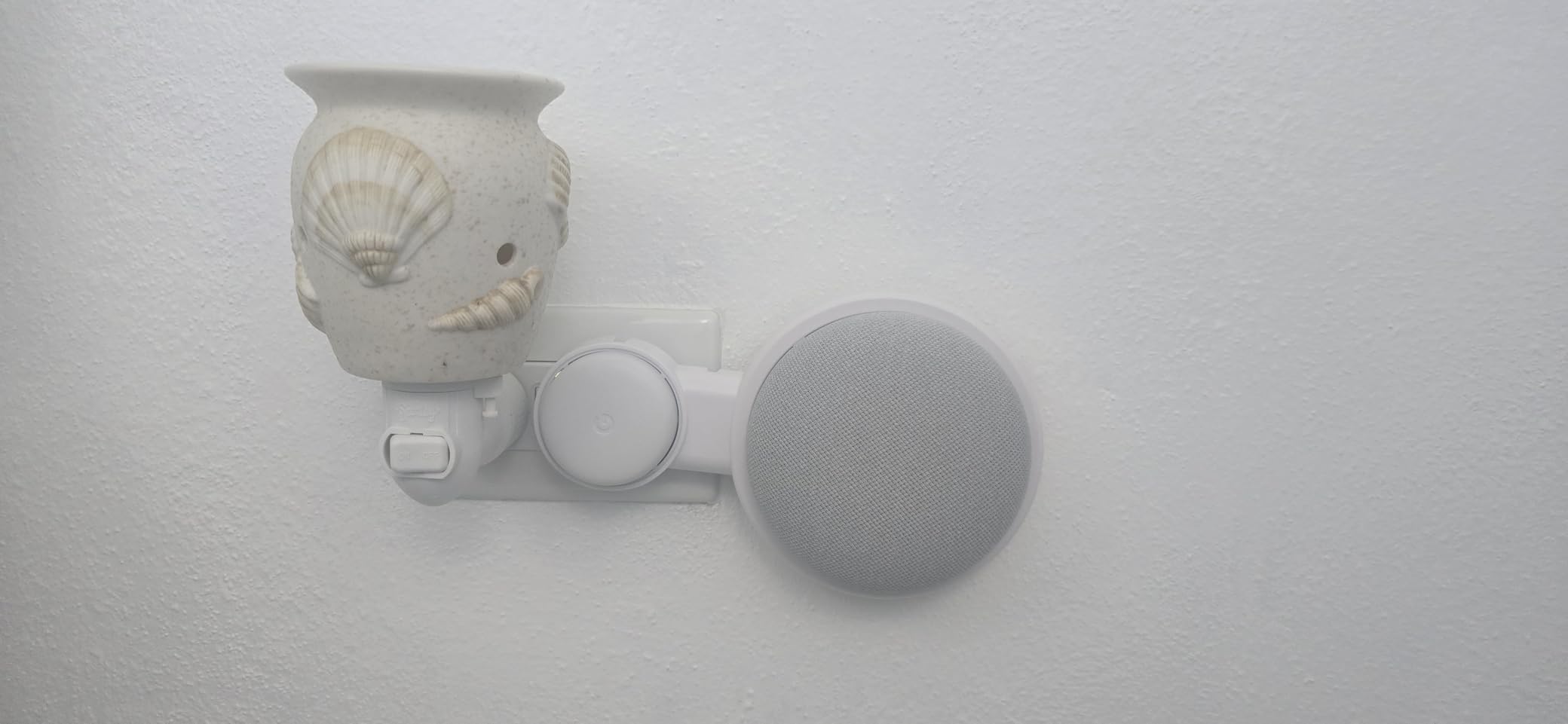 Google Nest Mini 2nd Gen - Bluetooth Speaker with English and Muliti Language Compatibility for Use Anywhere (Light Gray) customer photo 1