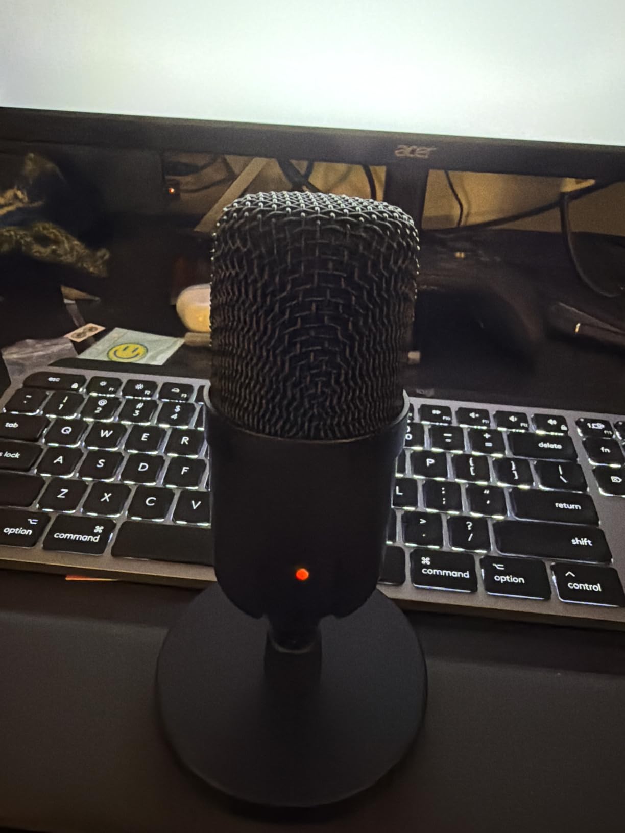 Amazon Basics USB Condenser Microphone for PC Streaming and Podcasting customer photo 1