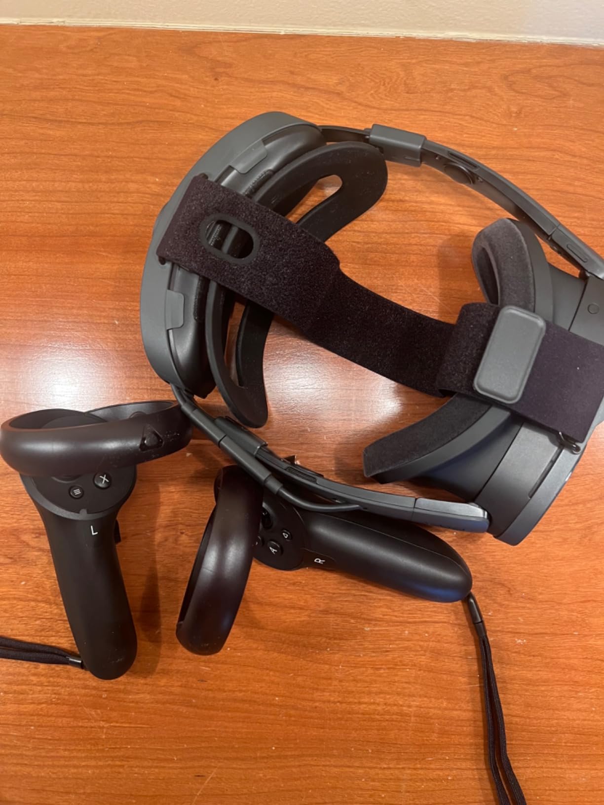HTC Vive XR Elite with Deluxe Pack - Mixed Reality and PC VR Headset + Controllers customer photo 2