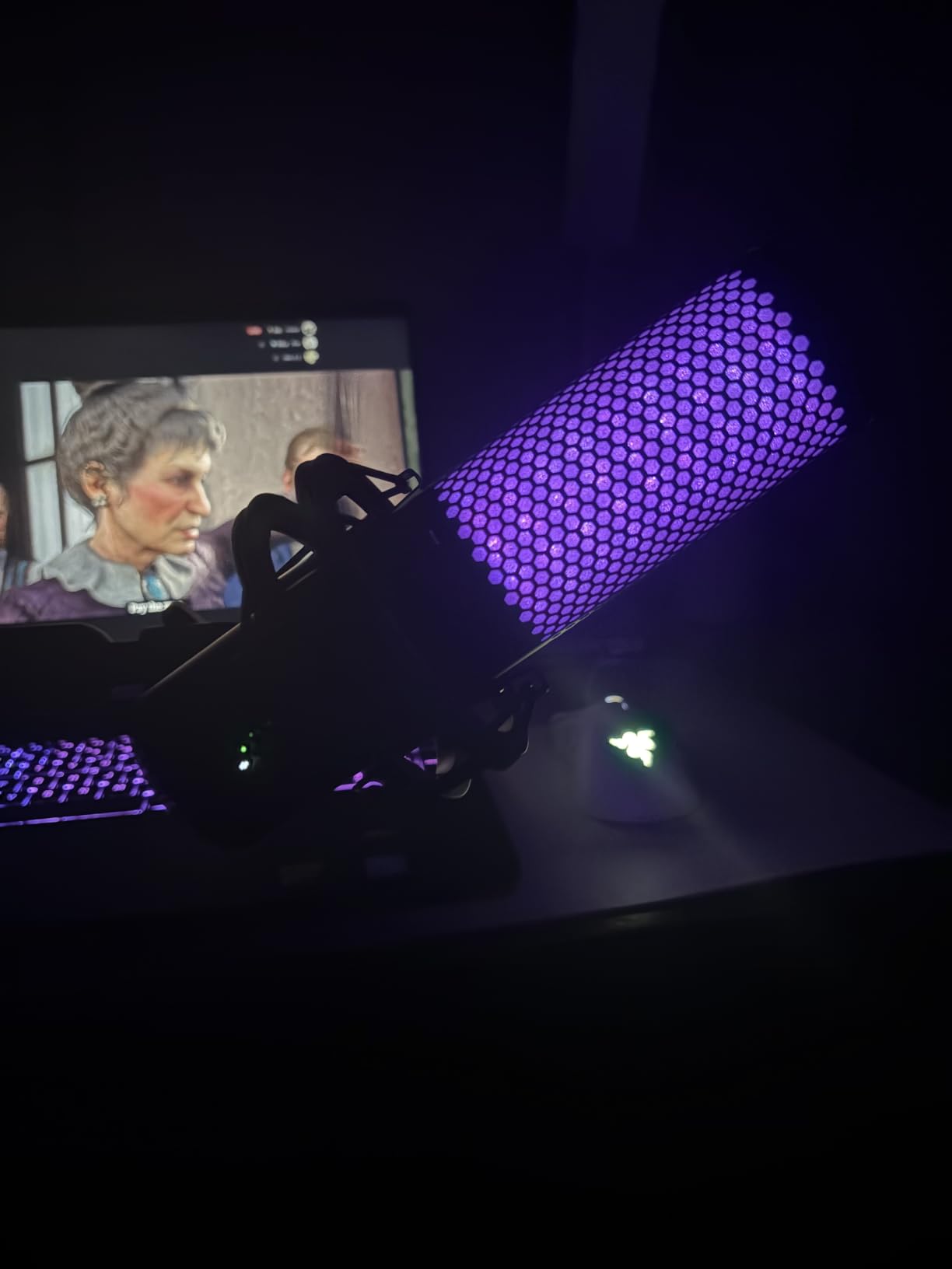 HyperX QuadCast 2 S - USB Microphone, with RGB Lighting, Streaming and Podcasting, with On-Board Controls, LED Lighting, Removable Shock Mount, PC, Mac, USB-C - Black customer photo 1