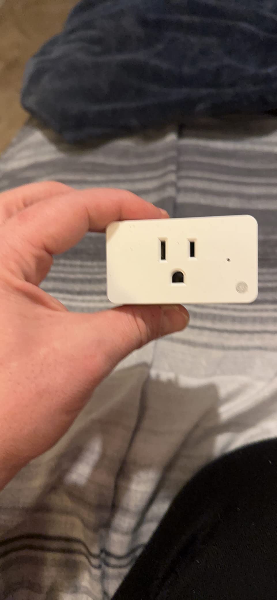 GE Cync Smart Plug, WiFi Outlet, Matter, Works Alexa & Google, 1-pack indoor smart outlet, voice & app control, energy monitoring, Matter compatible, no hub needed customer photo 2