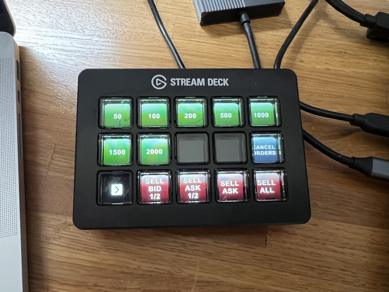 Stream Deck Scissor Keys Workflow Controller | Tactile, responsive macro keys, Monitor CPU, GPU, ping, FPS, LED-lit icons, Regular plugin updates, Windows and macOS customer photo 1