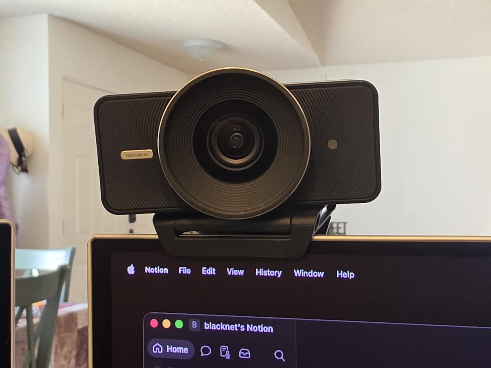 Elgato Facecam 4K, 4K60 Studio Webcam, DSLR-Like Control | Sony STARVIS 2 sensor, 49mm lens filter support, Uncompressed video, HDR support, Eco-friendly build, USB-C customer photo 1