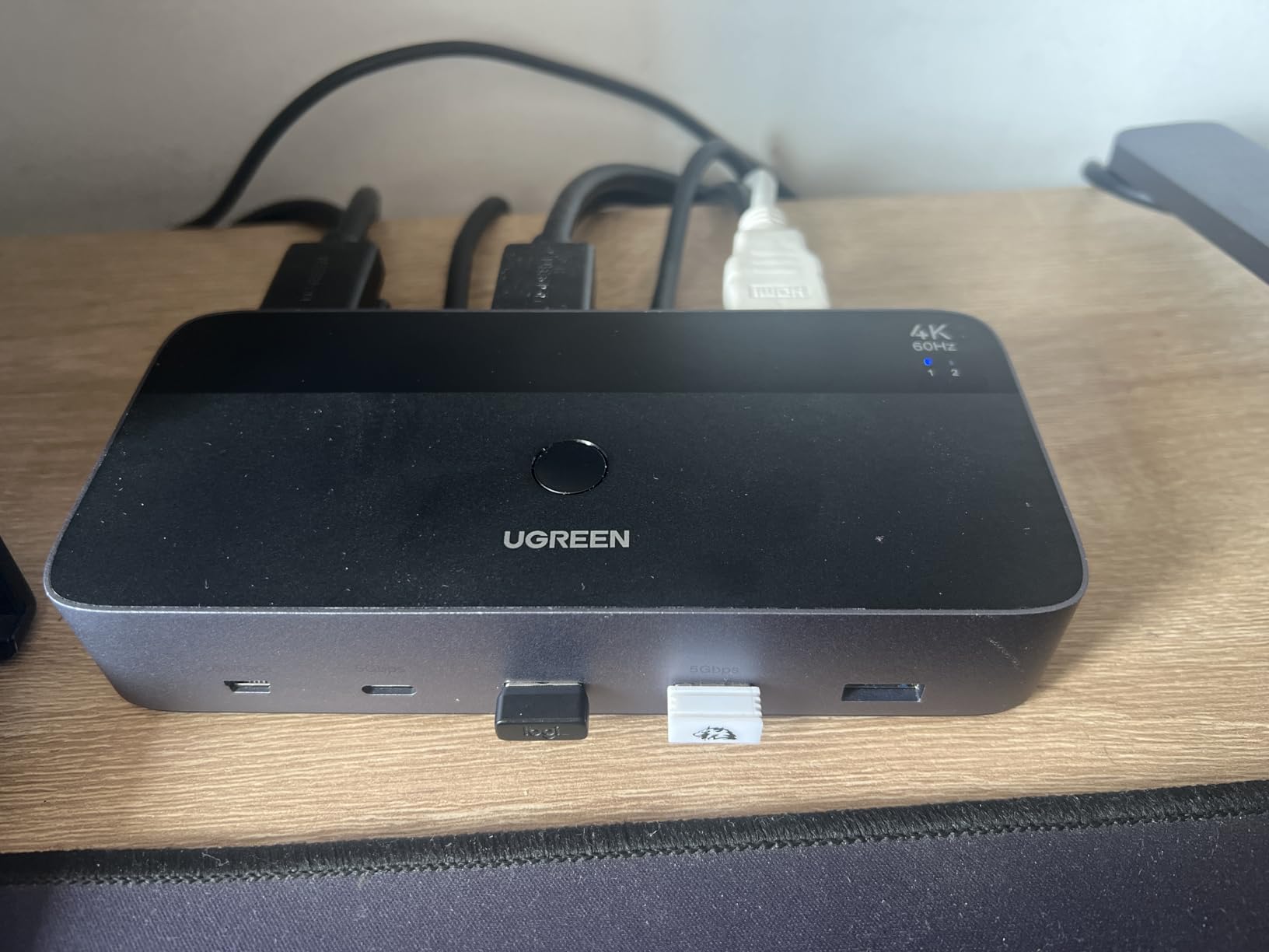 UGREEN HDMI KVM Switch 2 Monitors 2 Computers 4K@60Hz, with 4 USB 3.0 Ports customer photo 2