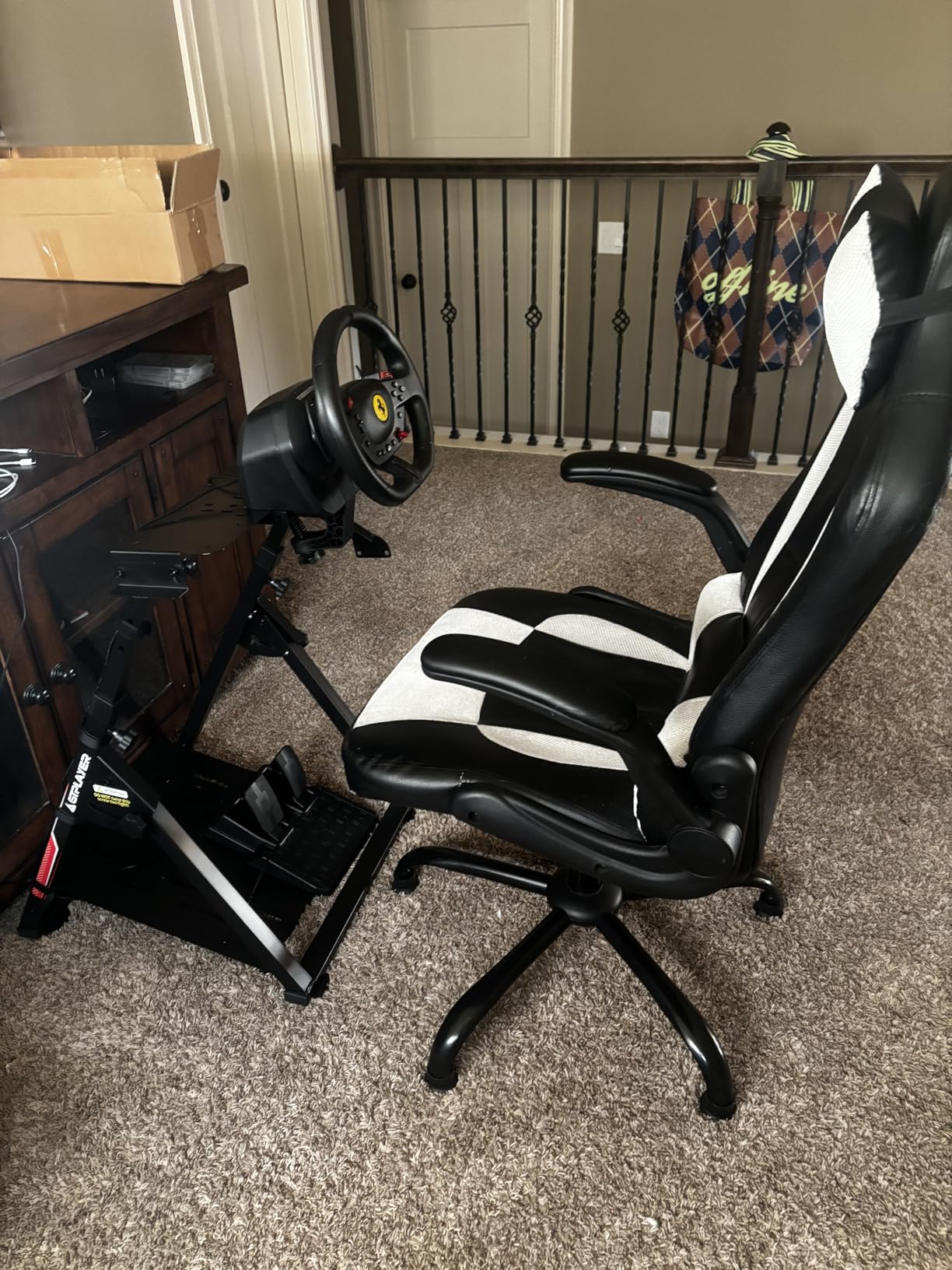 Thrustmaster T98 Ferrari 296 GTB - Racing Wheel and Pedal Set - PS5 & PC | Beginner racing wheel, officially licensed by Ferrari, linear resistance, automatic return to centre, paddle shifters customer photo 1