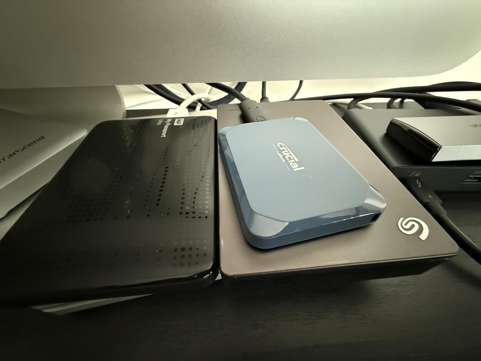 Crucial X10 1TB Portable SSD, Up to 2,100MB/s, USB 3.2 USB-C, External Solid State Drive, Compatible with Windows, Mac & Android customer photo 2