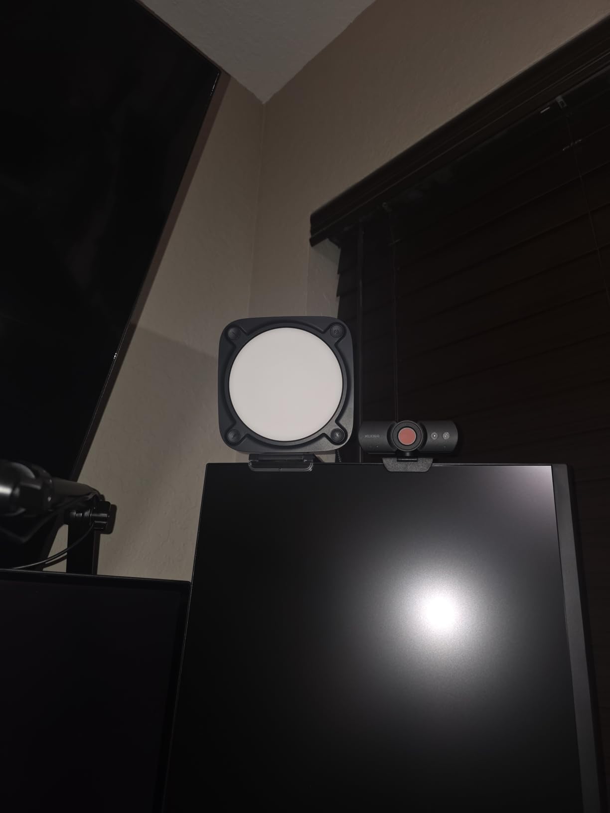 Elgato Key Light Neo Black with Monitor Mount customer photo 2