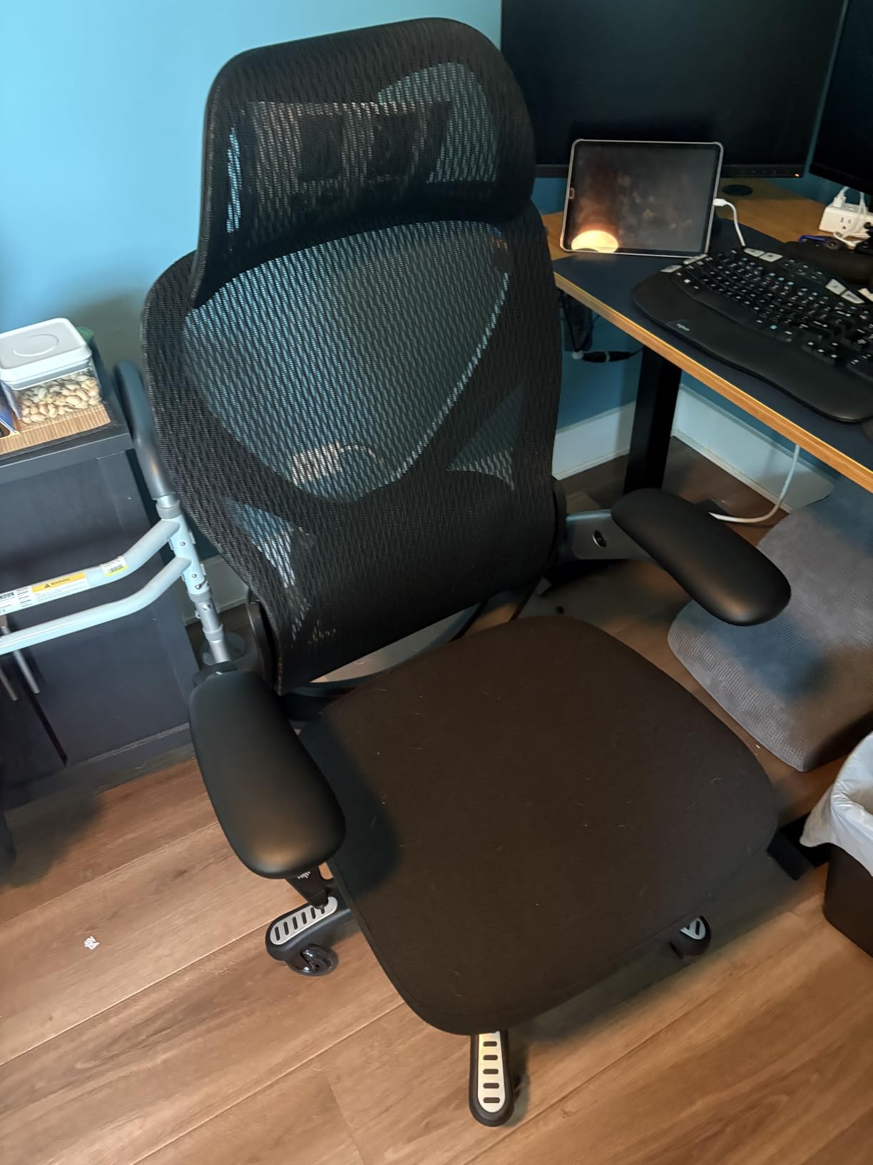 GABRYLLY Ergonomic Office Chair, Big and Tall Mesh Chair with Adjustable Lumbar Support, 5D Arms & Wide Seat, 135° Recline Home Desk Computer Chairs for Work Gaming, Heavy Duty, 400LBS - Black customer photo 2