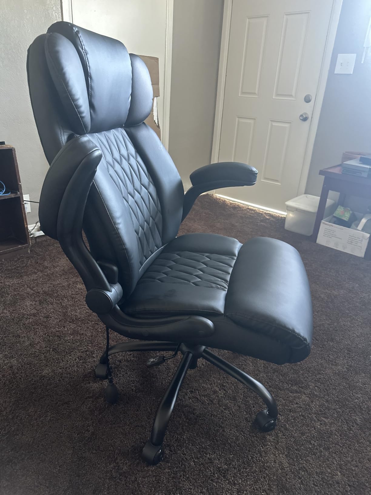 500lbs Big and Tall Office Chair Adjustable Lumbar Support for Back Pain, Extra Wide Seat Executive Office Chair Thick Armrest Pad, Heavy Duty Base & Upgraded Wheels, Ergonomic Comfy Computer Desk Chair customer photo 1
