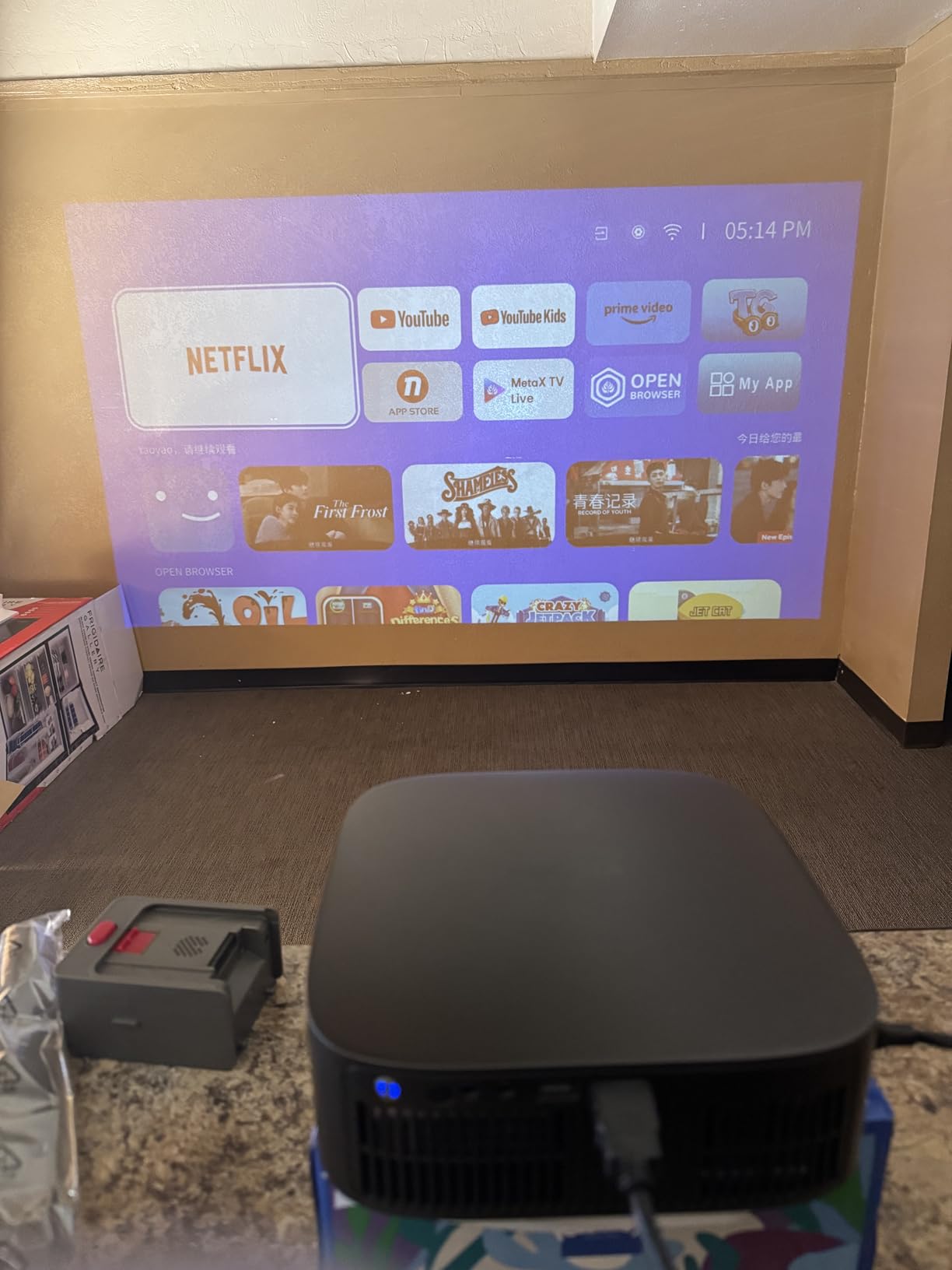 Short Throw Projector 4K with WiFi and Bluetooth,2000ANSI Auto Focus Keystone Smart Projector Built in Apps Dolby Audio Home Theater Movie Portable Outdoor Projector Ceiling Gunmetal customer photo 2