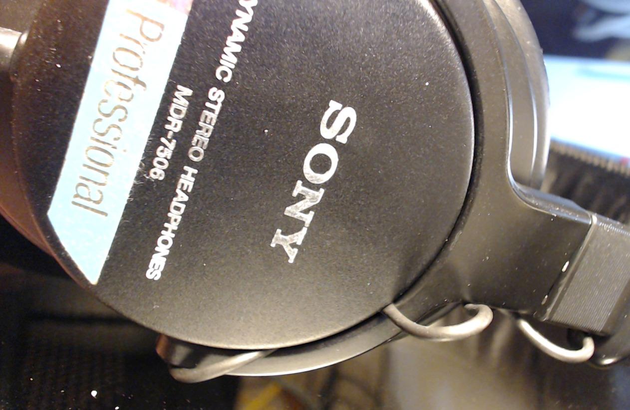 Sony MDR7506 Professional Large Diaphragm Headphone, 40mm drivers, 10Hz-20kHz customer photo 1