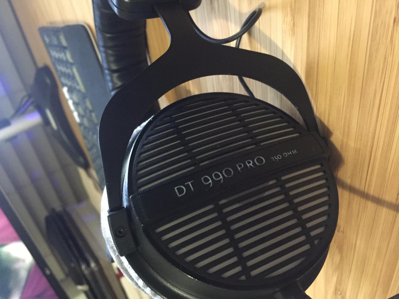 beyerdynamic DT 990 PRO, 250 Ohm, Open Back, Over Ear, Wired Headphones, 3m Coiled Cable, Black customer photo 2