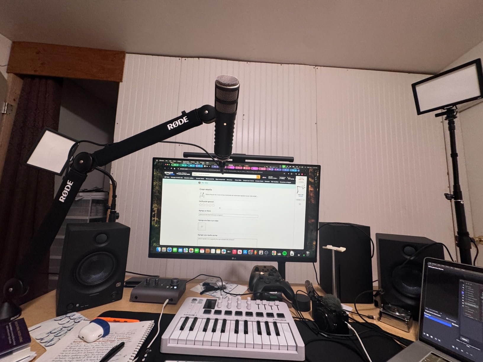 RØDE Microphones Procaster Broadcast Dynamic Vocal Microphone | Cardioid dynamic microphone with XLR3 connector for broadcasting, podcasting and voice recording customer photo 2