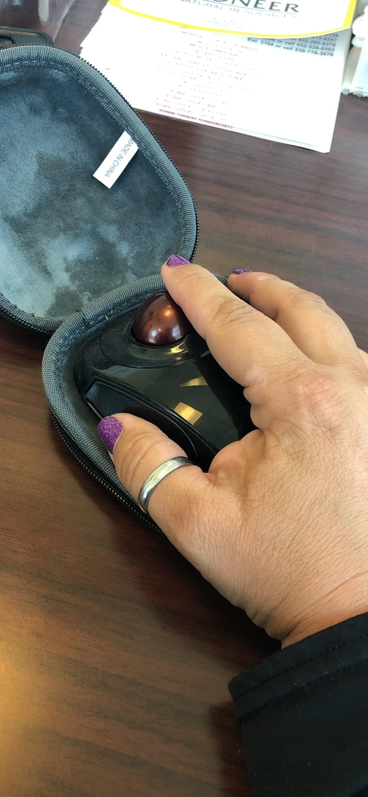 Kensington Orbit Wireless Trackball Mouse with Touch Scroll Ring (K72352US), Black customer photo 1