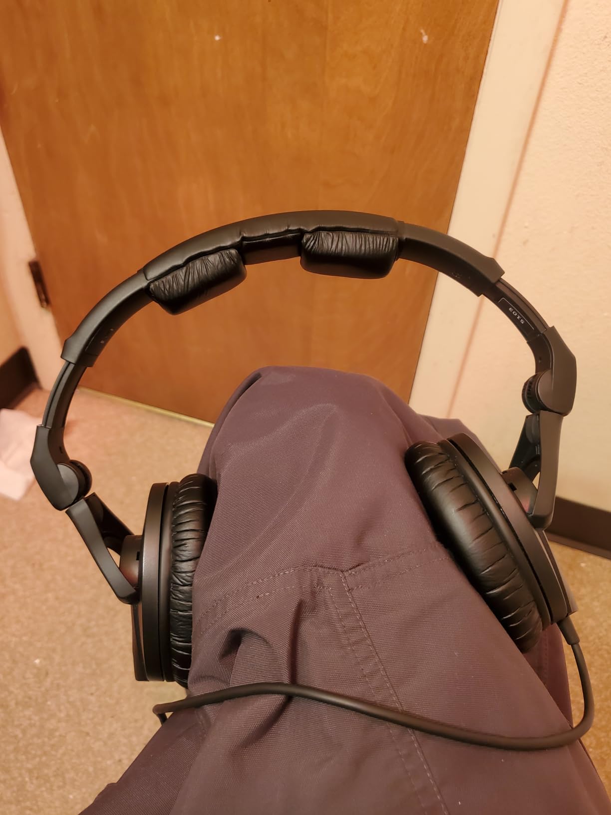 Sennheiser HD 280 Pro Headphone, Black customer photo 1