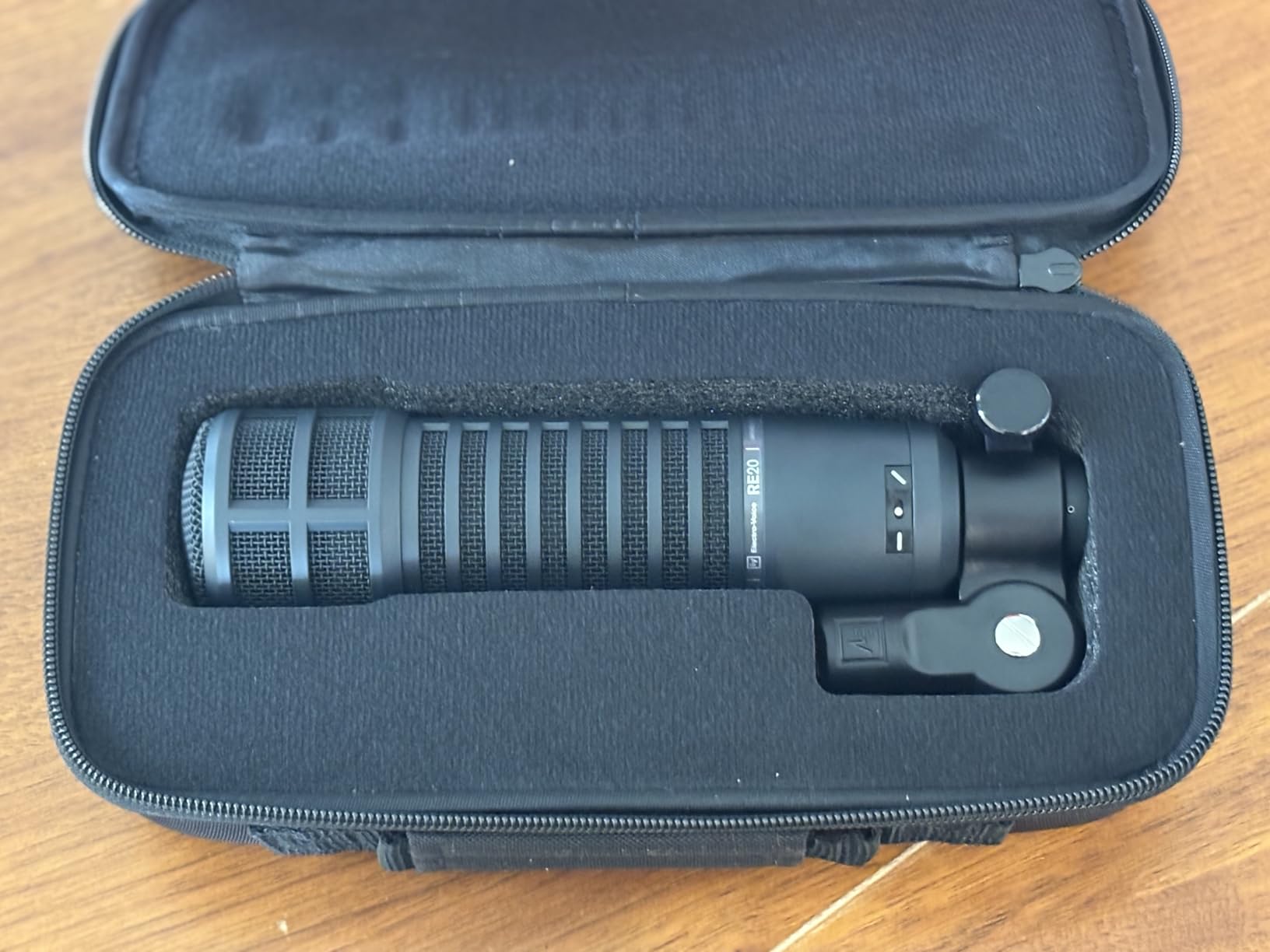 Electro-Voice RE20 Broadcast Announcer Microphone with Variable-D | Variable-D XLR mic for podcasting, streaming, voiceover, radio and studio recording with internal pop filter customer photo 1