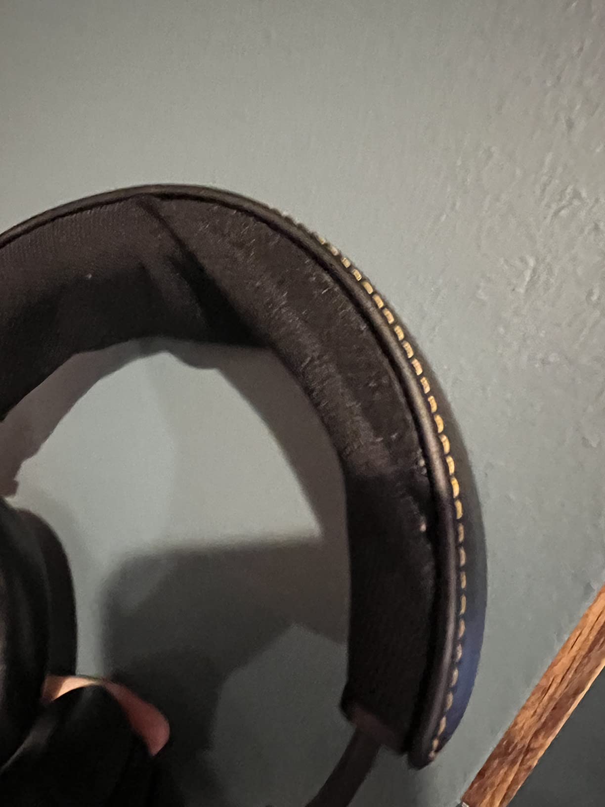 Shure SRH840A Over-Ear Wired Studio Monitoring Headphones | Closed-back headphones with tailored frequency response and detailed sound customer photo 1