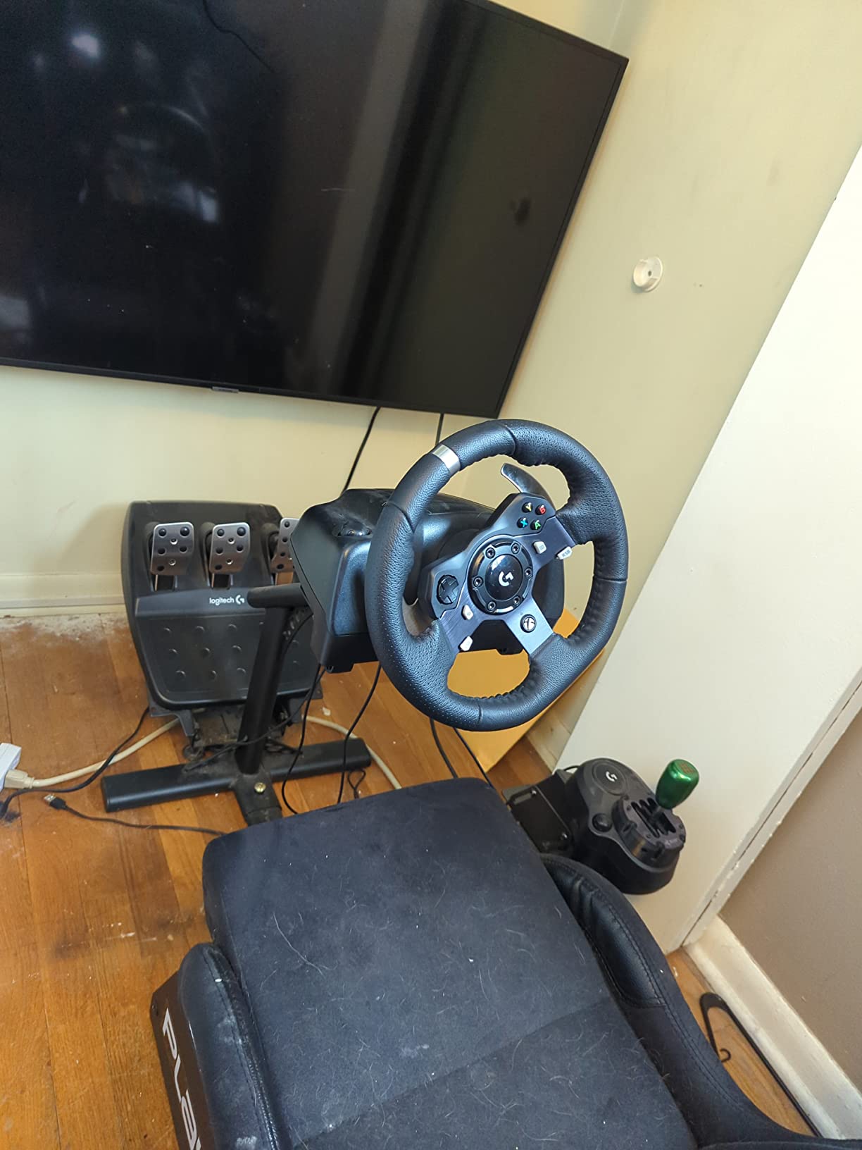 Logitech G920 Driving Force Racing Wheel and Pedals, Force Feedback + Logitech G Driving Force Shifter - Xbox Series X|S, Xbox One and PC, Mac - Black customer photo 1