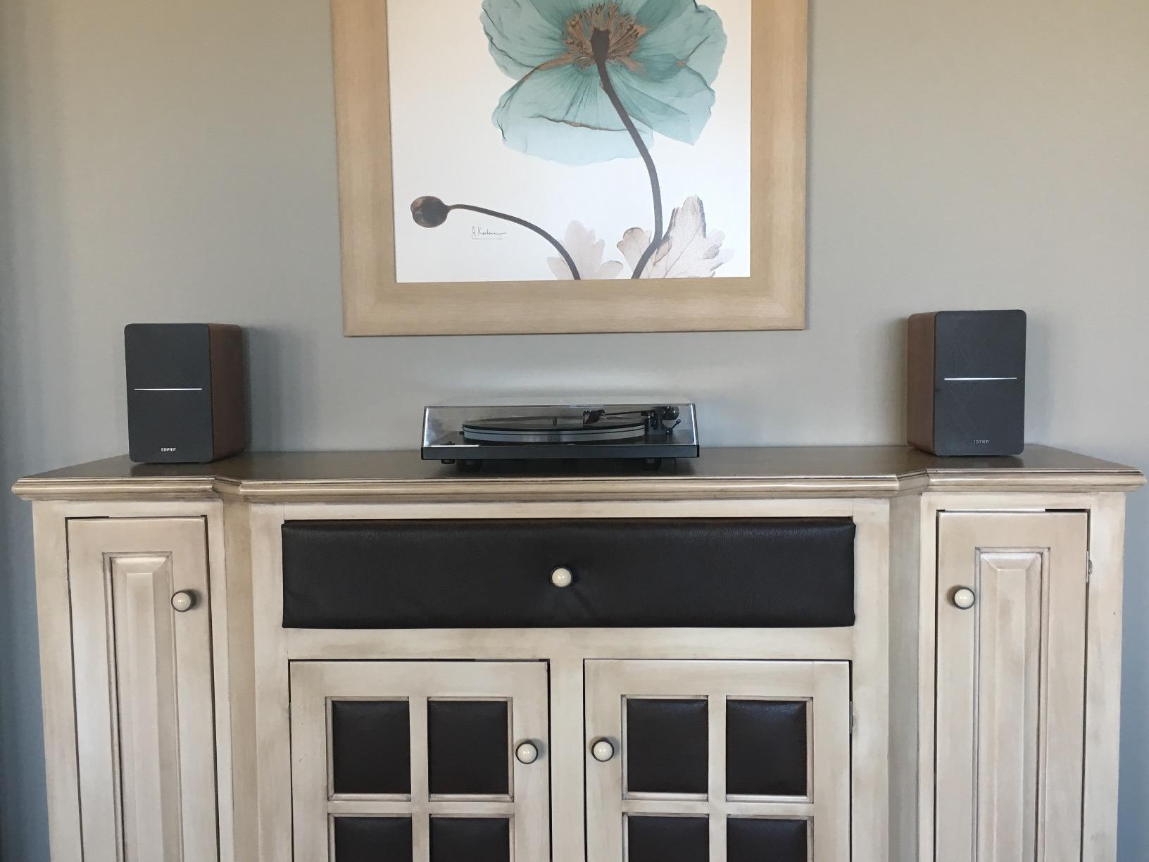 Edifier R1280T Powered Bookshelf Speakers - 2.0 Active Near Field Studio Monitor Speaker - Wooden Enclosure - 42 Watts RMS Power customer photo 1