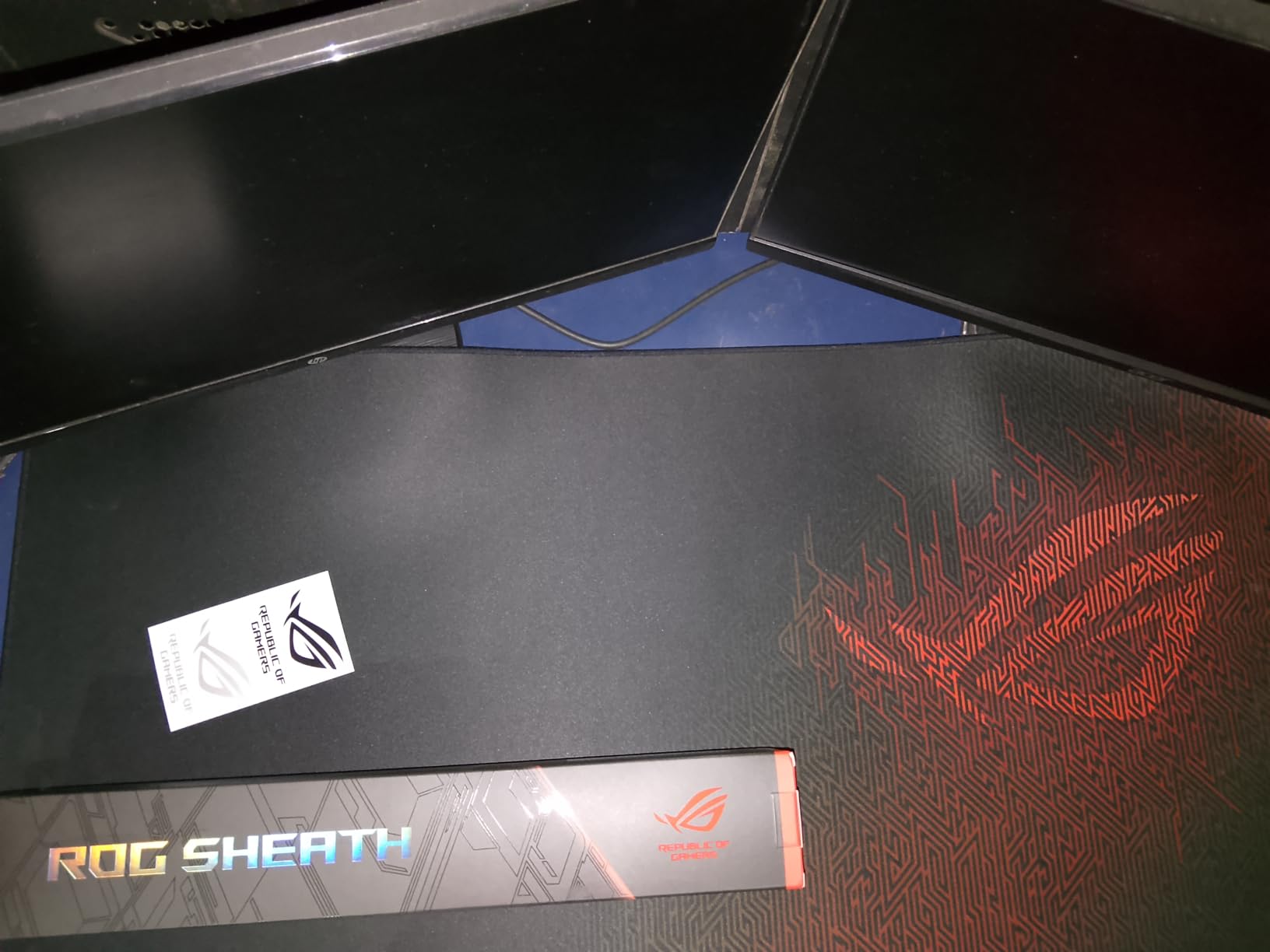 ASUS ROG Sheath Gaming Mouse Pad, Extra-Large | Extra-Large Surface, Pixel-Precise Tracking, Anti-Fray Stitched Edges, Non-Slip Base customer photo 2