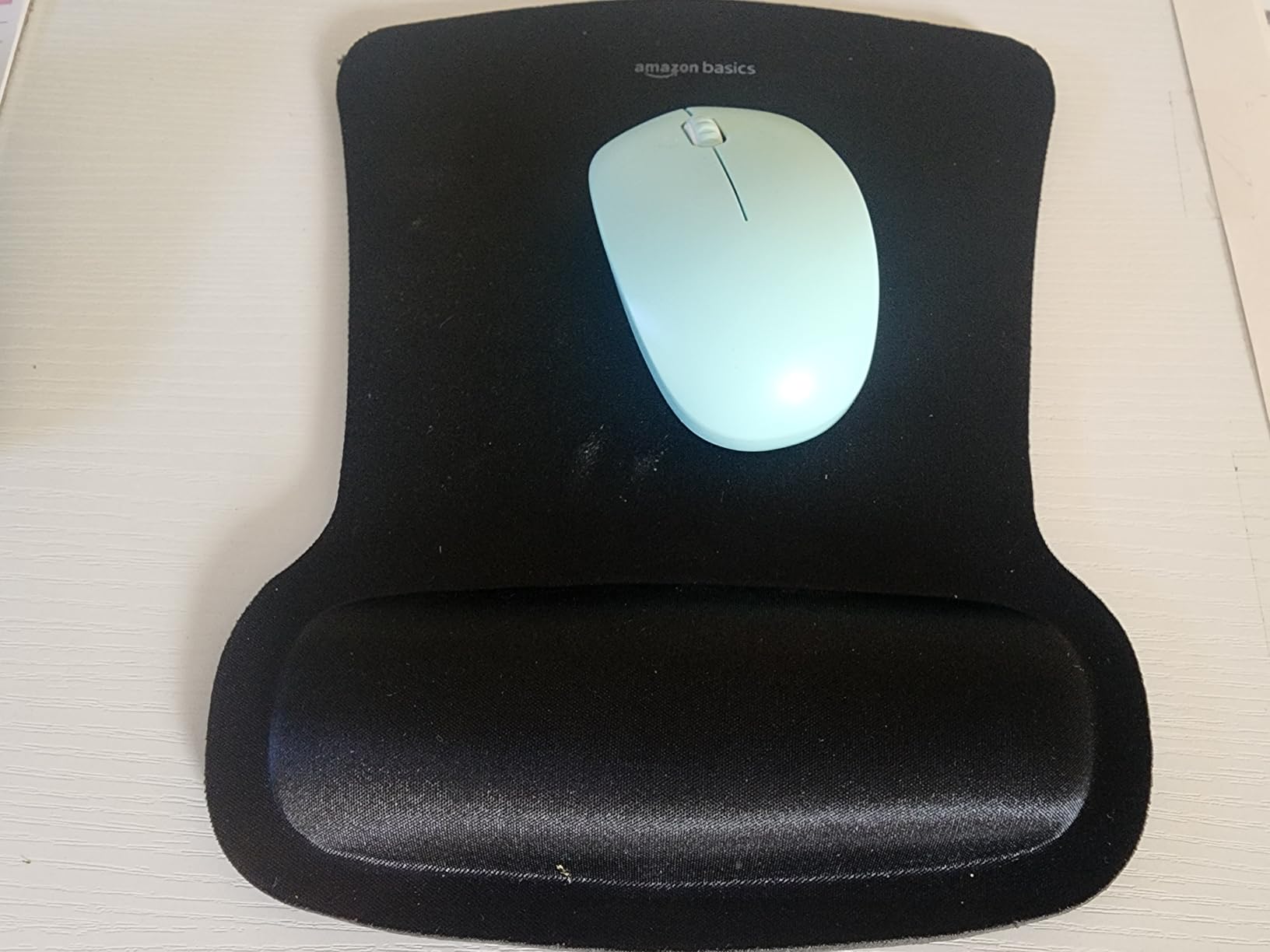 Amazon Basics Ergonomic Mouse Pad with Wrist Support for Pain Relief, Gel-Filled Cushion, Non-Slip Rubber Grip Base, 10.1 x 8.1 Inches, Black customer photo 1