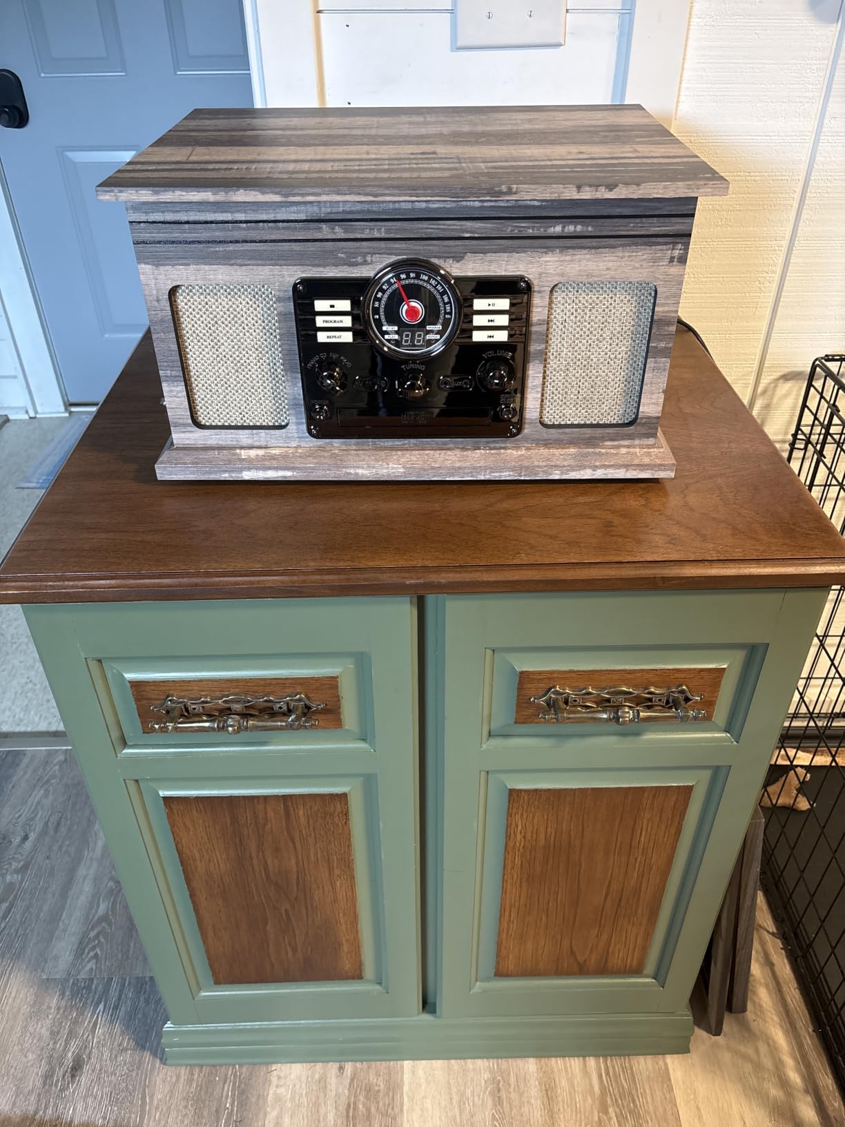 Victrola Quincy - 6-in-1 Bluetooth Record Player - Espresso | Plays vinyl, CD, cassette and FM radio through built-in stereo speakers, Bluetooth and aux streaming, headphone jack customer photo 1