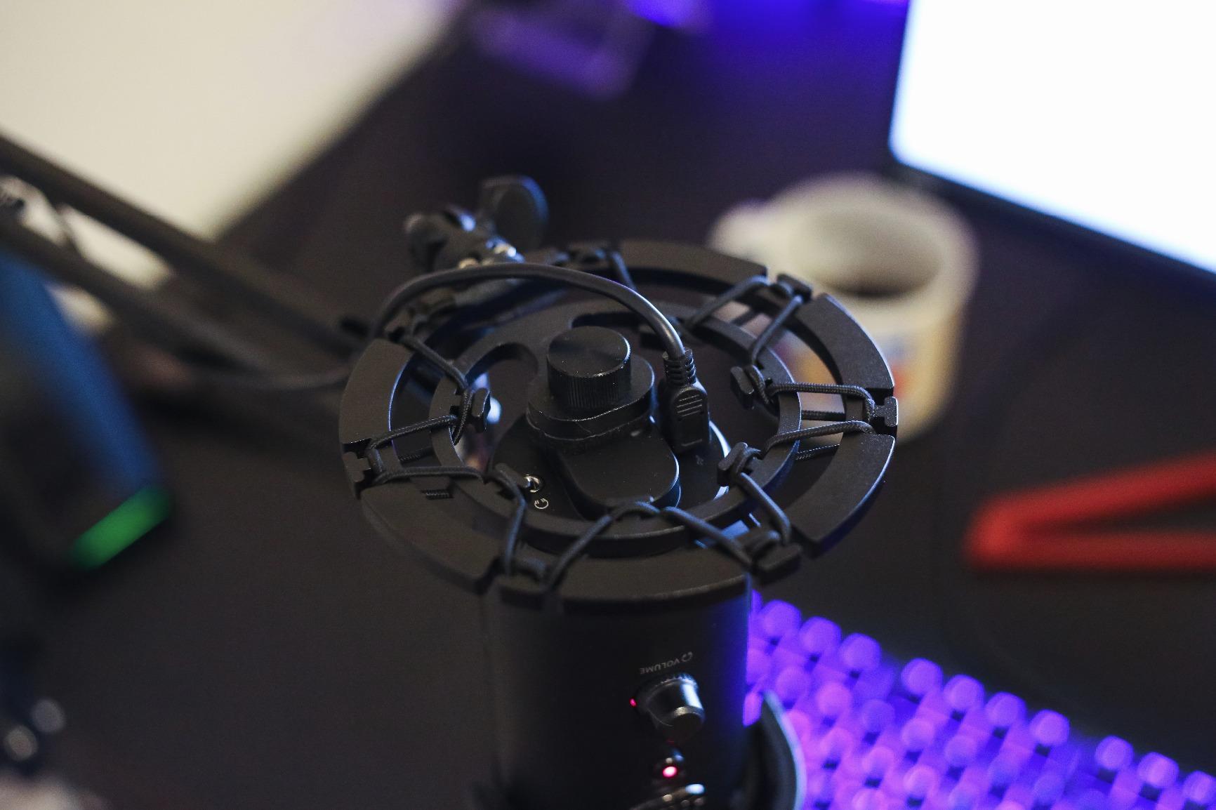 Pro Microphone Shock Mount - Mic Holder Compatible w/Blue Yeti, Snowball & Pro Microphones customer photo 2