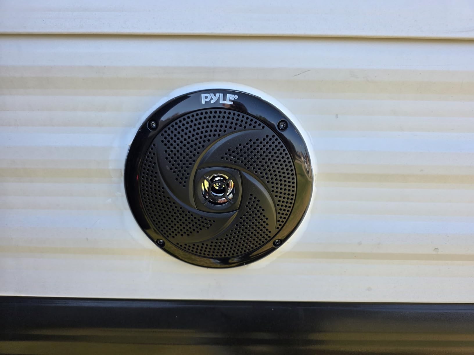 Pyle Marine Speakers -5.25 Inch 2 Way Waterproof and Weather Resistant Outdoor Audio Stereo Sound System with LED Lights,180 Watt Power and Low Profile Slim Style -1 Pair -PLMRS53BL (Black) customer photo 1